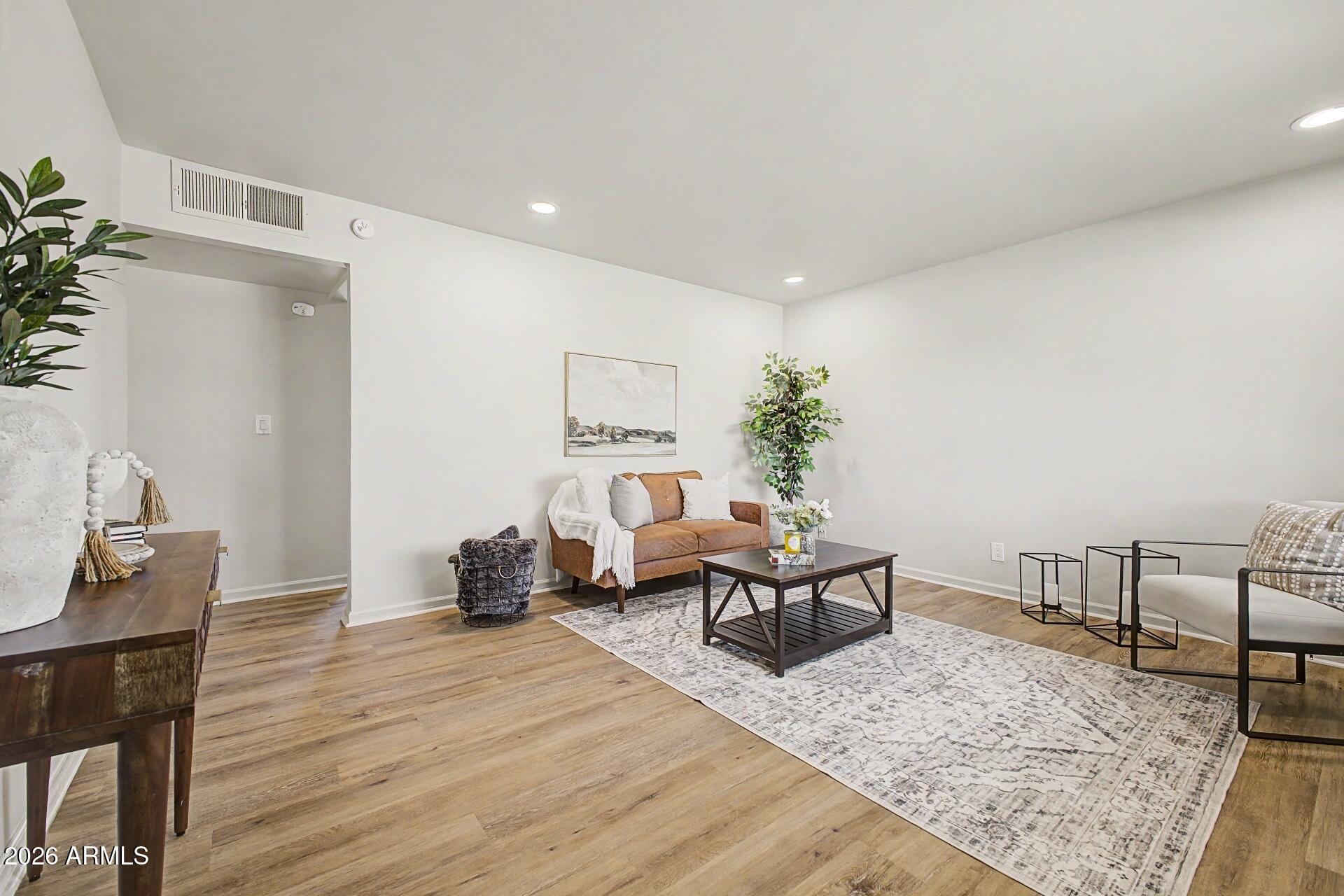 3049 W CORRINE Drive