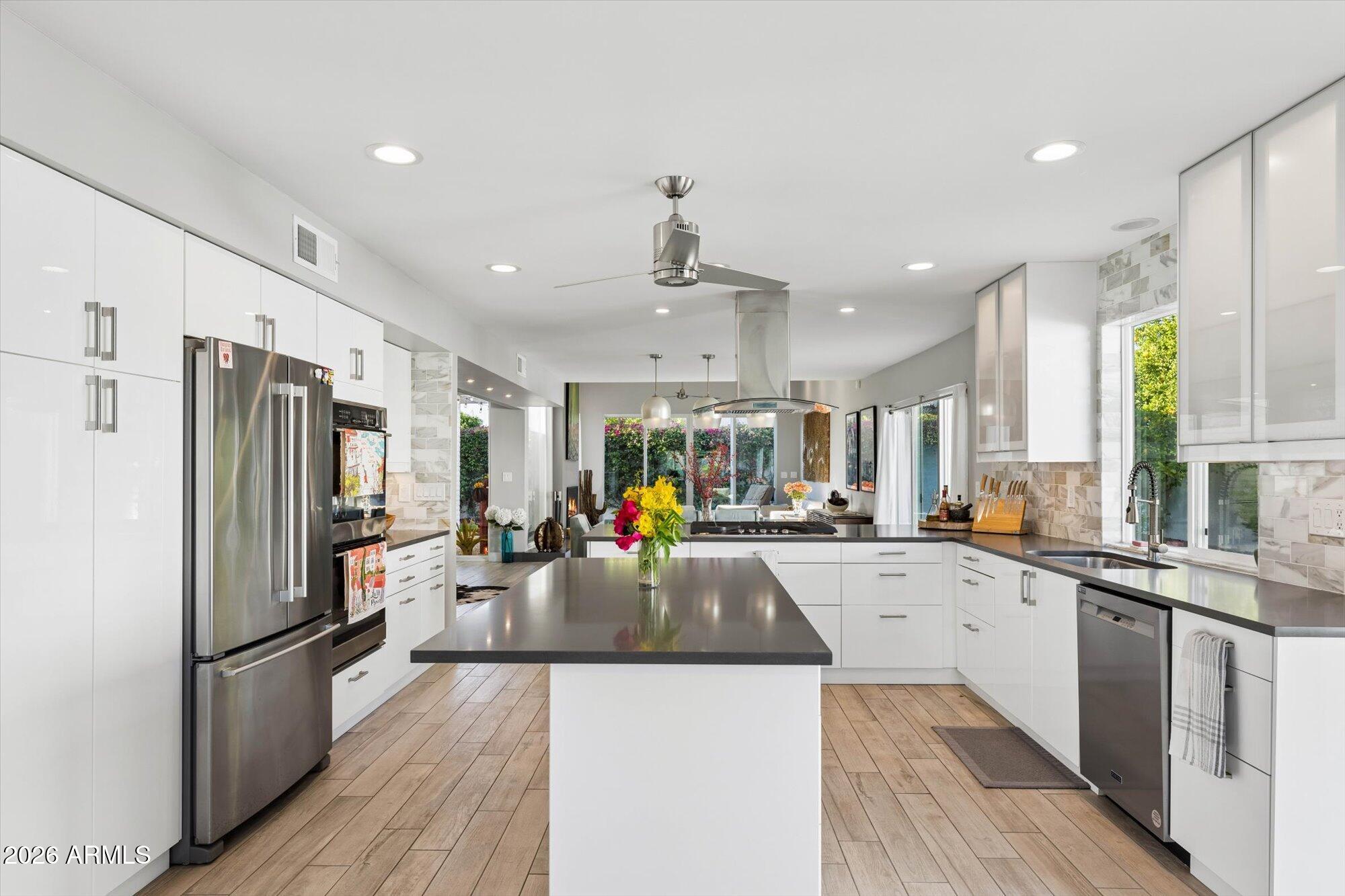 8626 E Via De La Escuela --