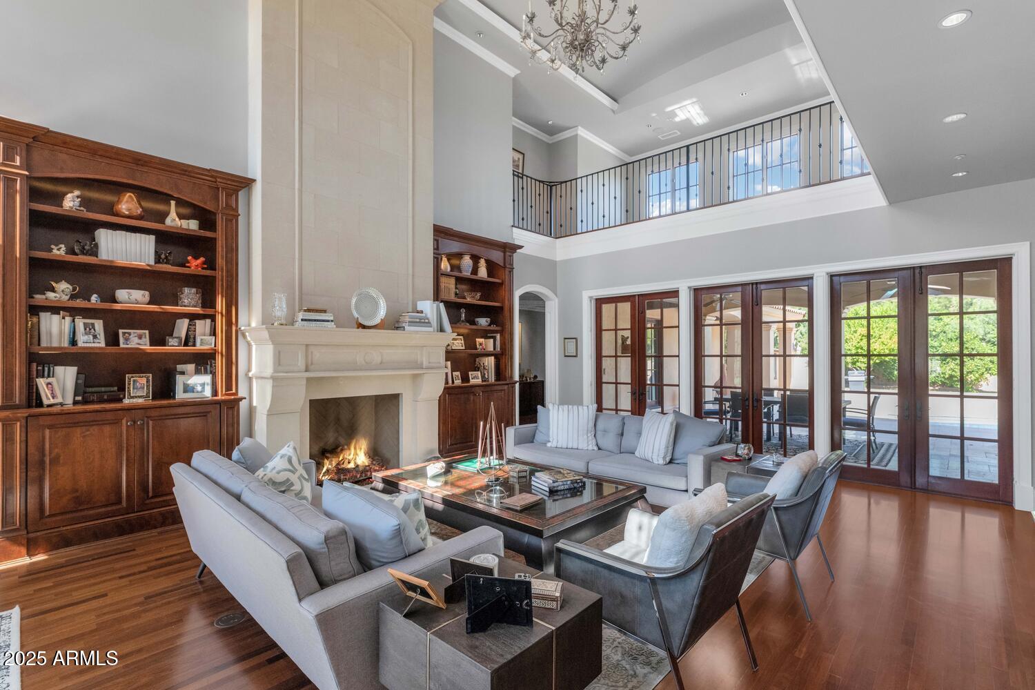 6032 E LINCOLN Drive