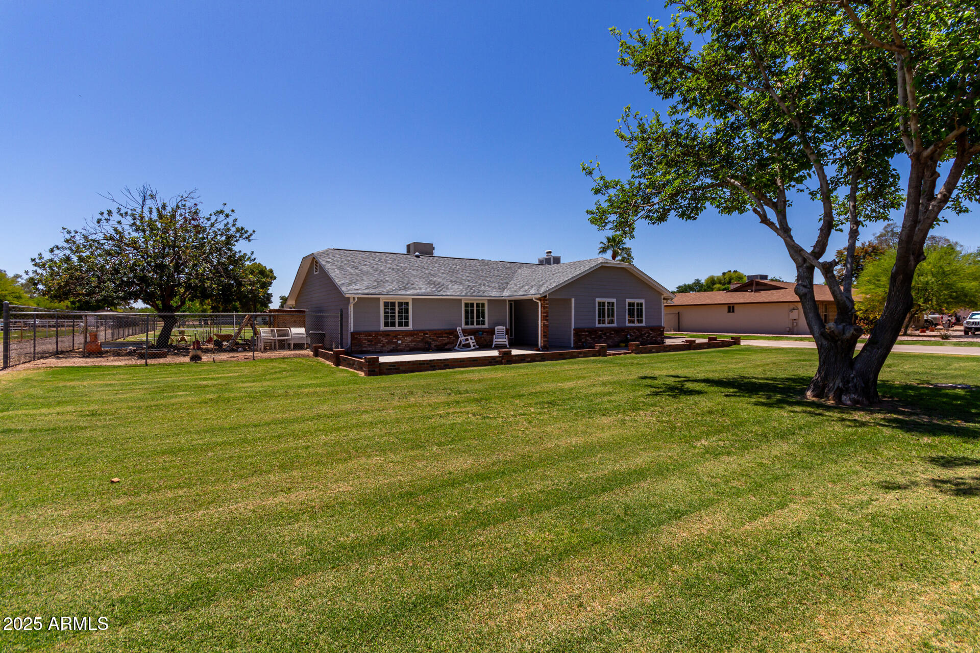 1551 E LONGHORN Drive