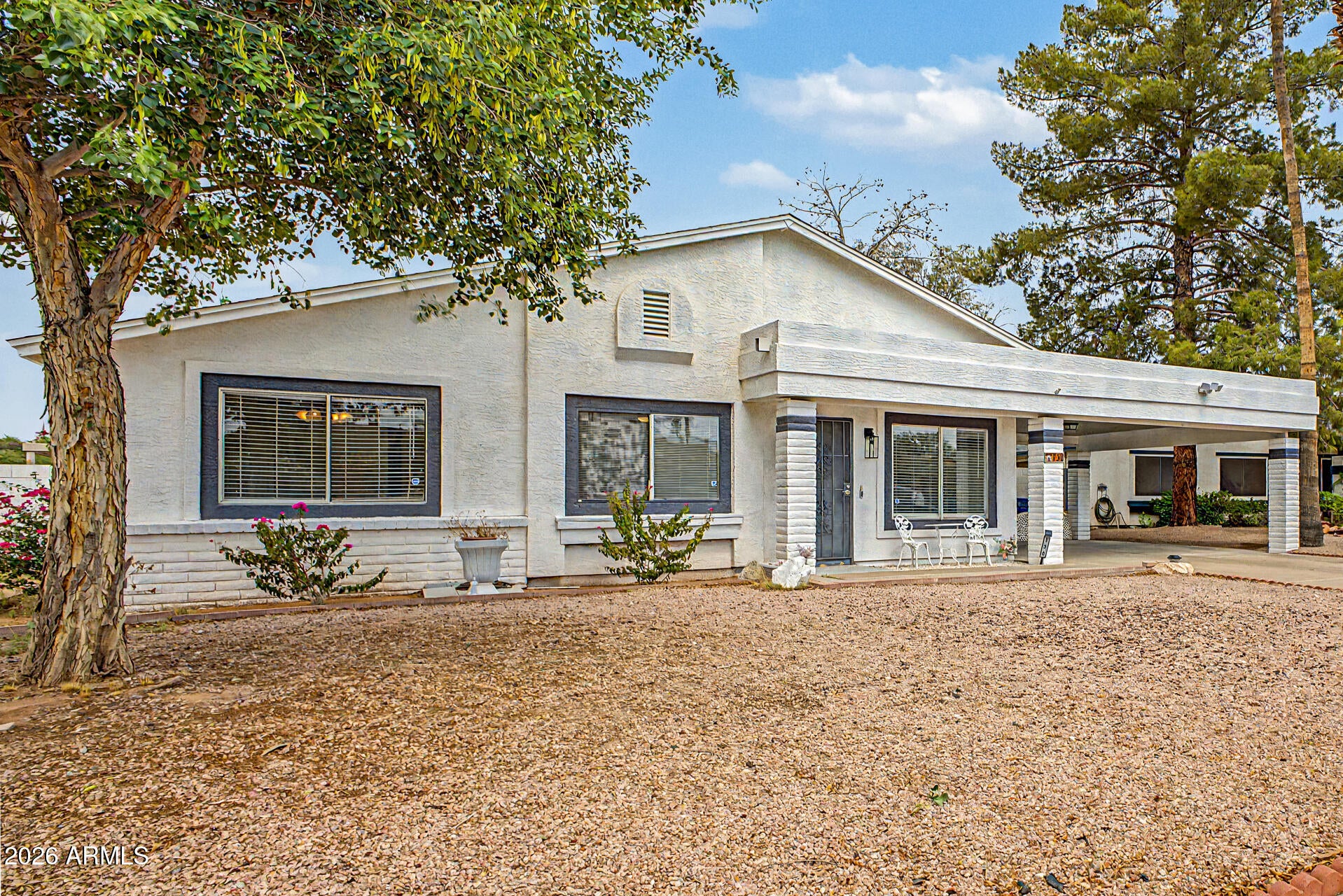 730 S WHITING Circle