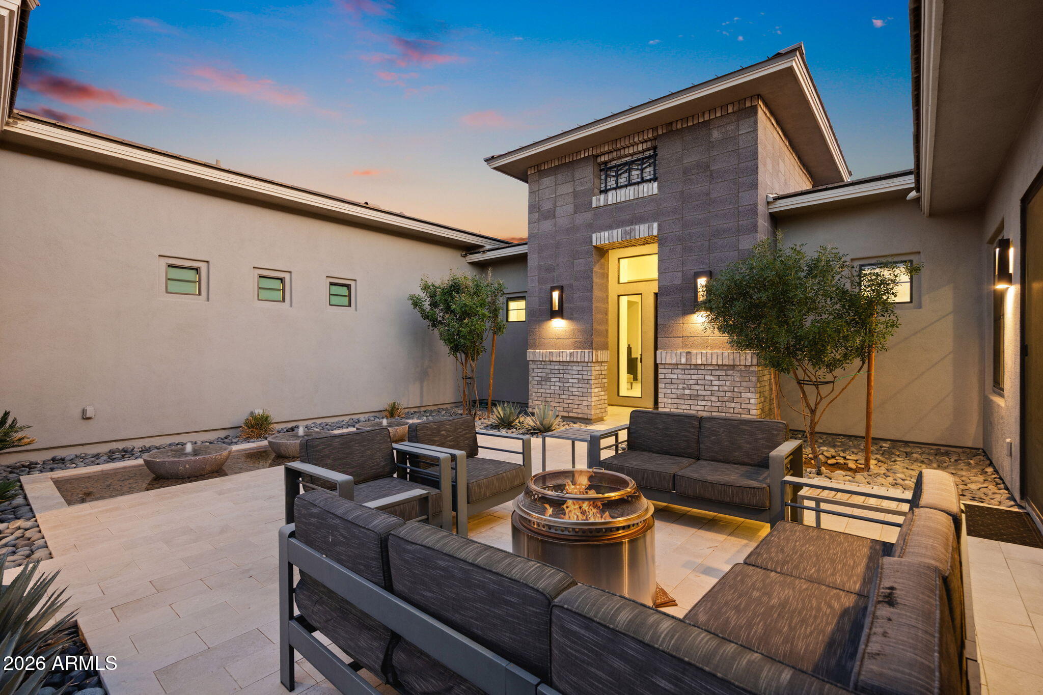 2725 E KINGBIRD Drive