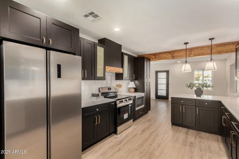 385 E CLARENDON Avenue Phoenix AZ 85012