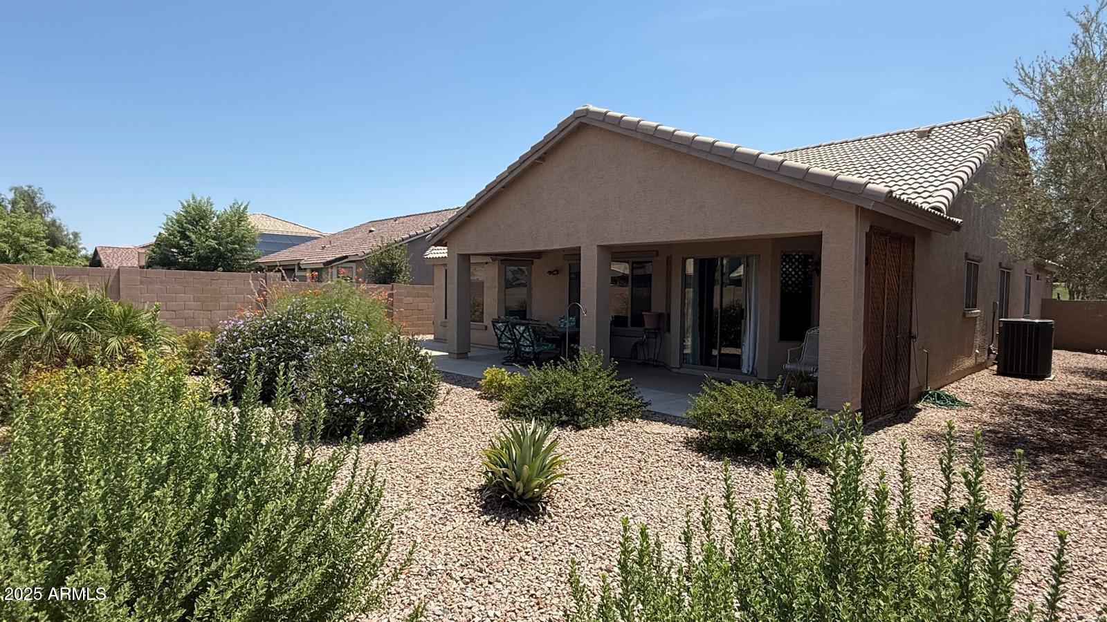 45768 W Dutchman Drive