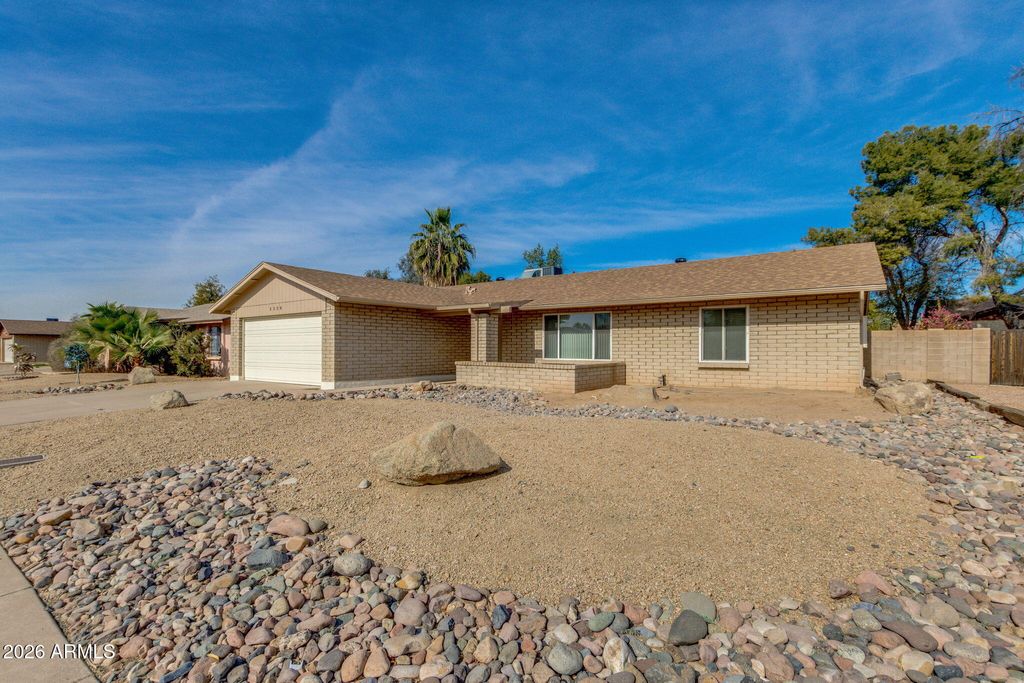 Photo of 5338 W Freeway Lane, Glendale, AZ 85302 (MLS # 6977044)