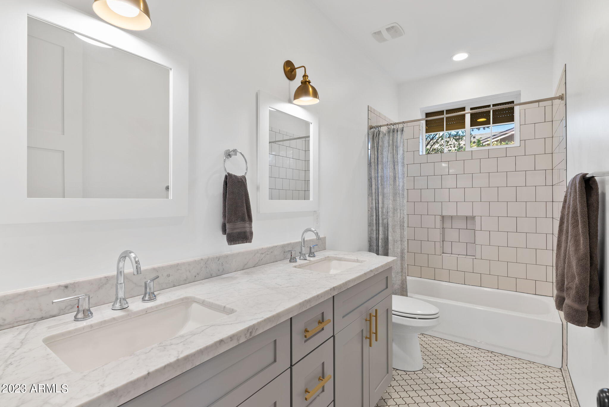 Photo 17 of 25 of 3247 E SELLS Drive house