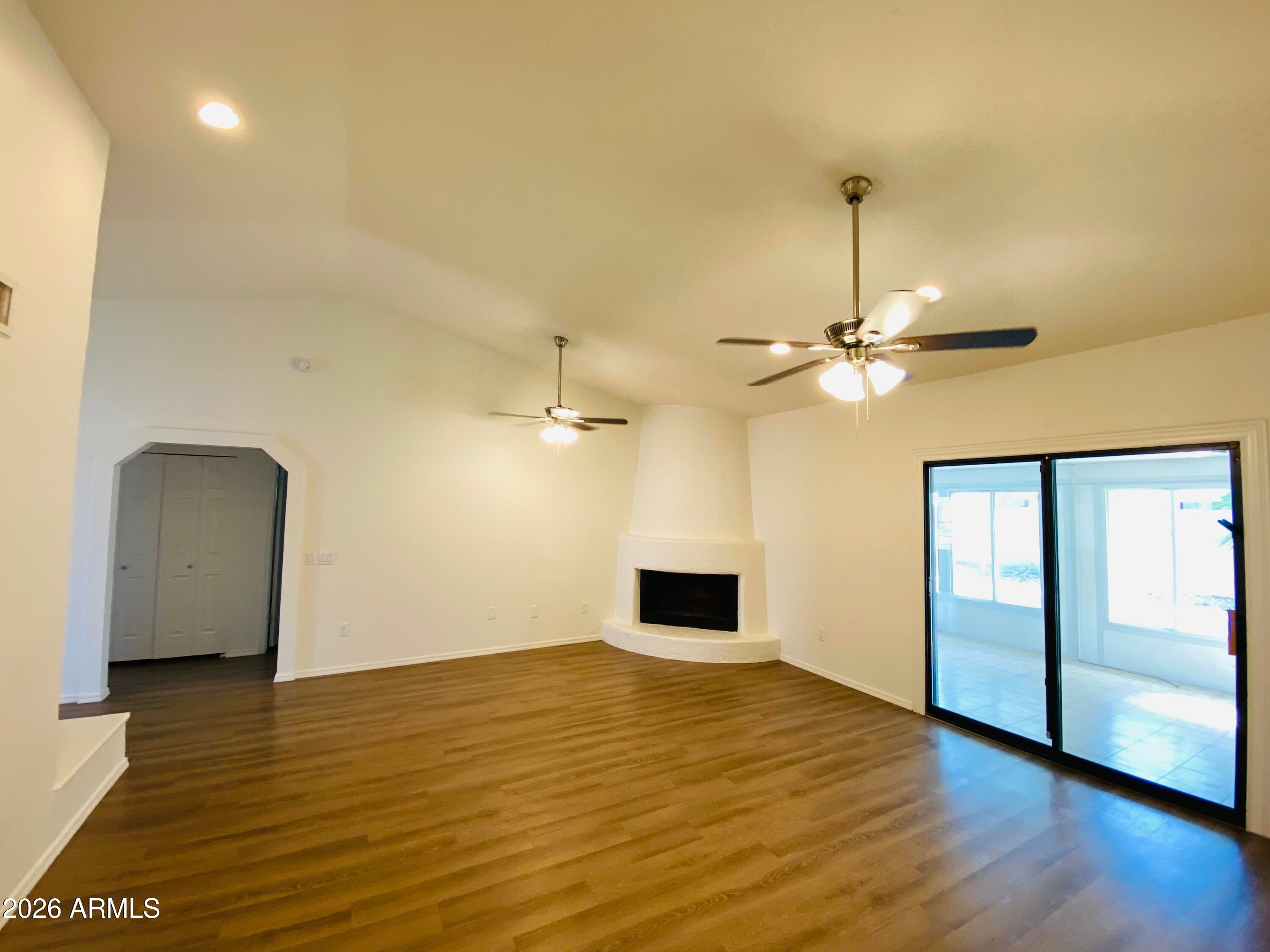 1524 W MISSION Drive