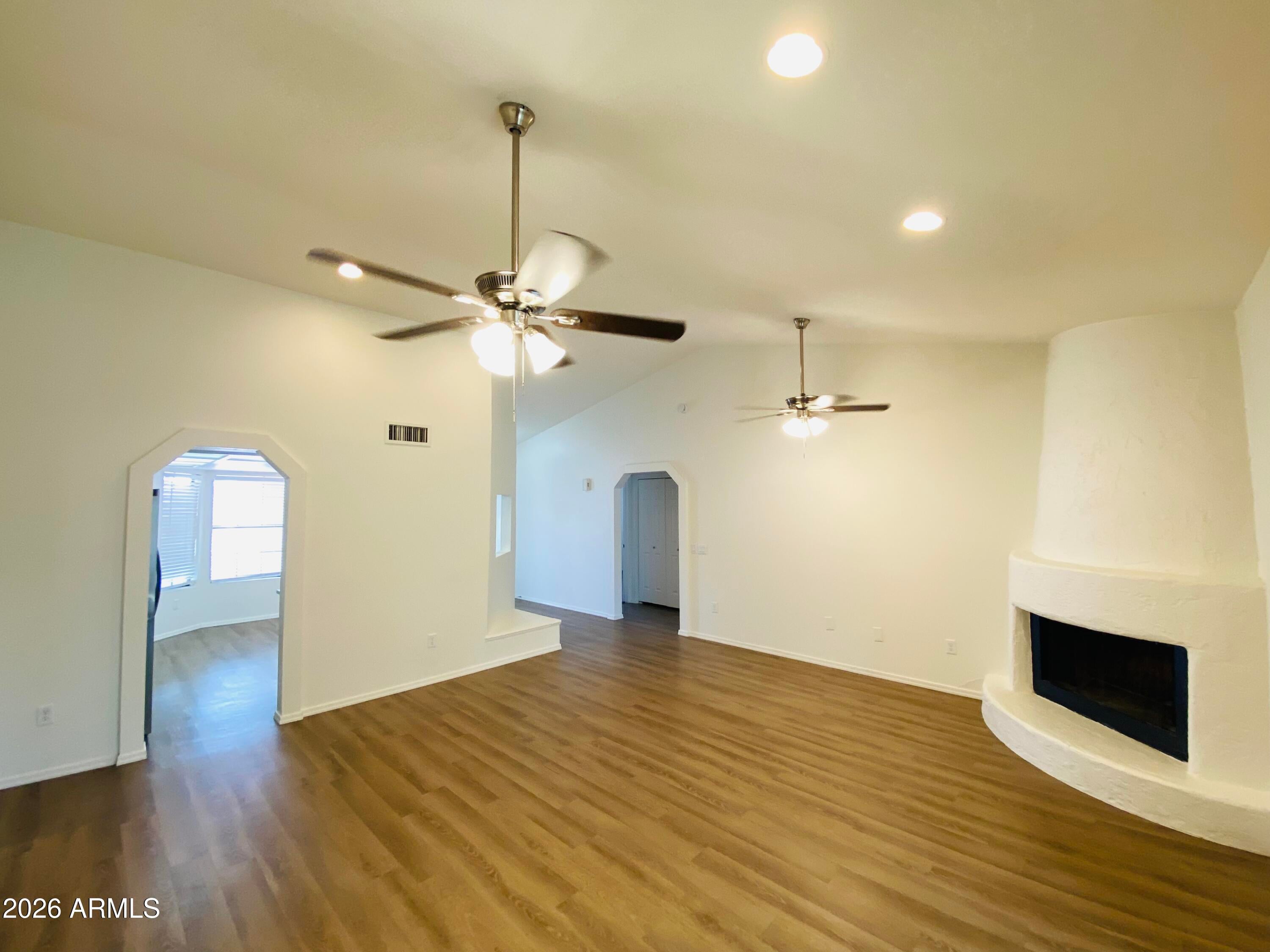 1524 W MISSION Drive