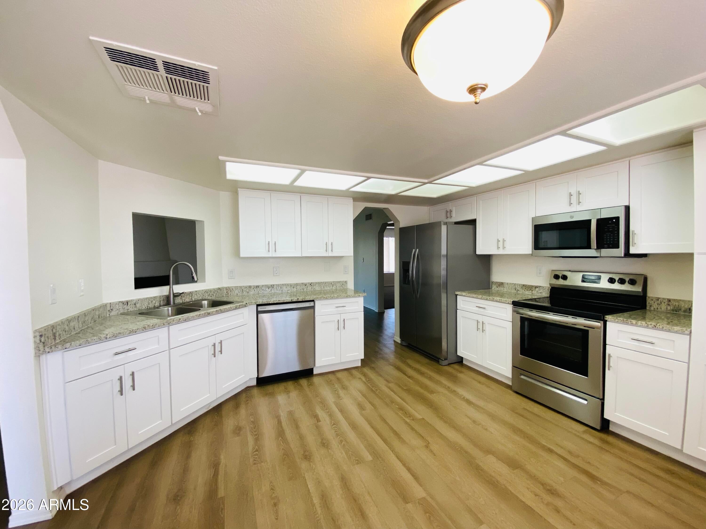 1524 W MISSION Drive