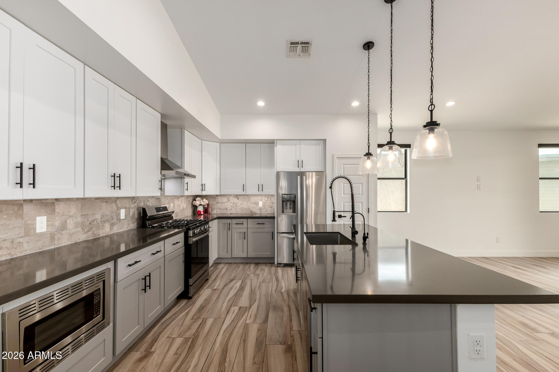 2418 E AMELIA Avenue