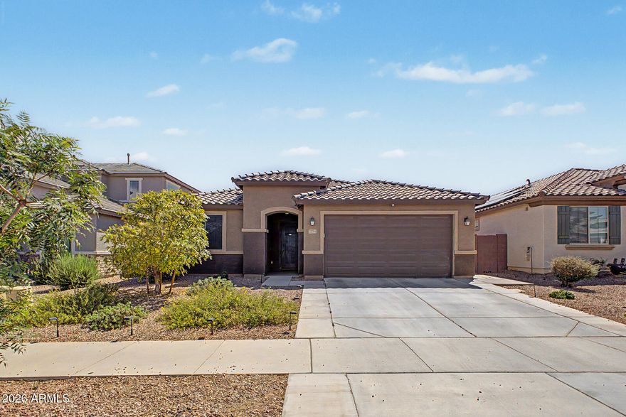 Welcome to this charming home in Desert Oasis! Providing 3 beds, 2 baths, 2-car garage, & mature landscape. The inviting interior showcases tons of natural light, tall ceilings, a designer palette, tile flooring in common areas, and soft carpet in bedrooms. You'll love the seamlessly flowing open layout, making entertaining a bliss! The spotless kitchen boasts SS appliances, quartz counters, a pantry, subway tile backsplash, recessed & pendant lighting, shaker cabinetry w/crown molding, and an island w/breakfast bar. Versatile den for an office! Large main bedroom has a barn door that opens to the ensuite, featuring dual sinks, walk-in closet, & a tiled shower w/dry-off area. Outback, you have artificial turf, covered patio, and an additional open seating area. Near US-60! Make this yours!