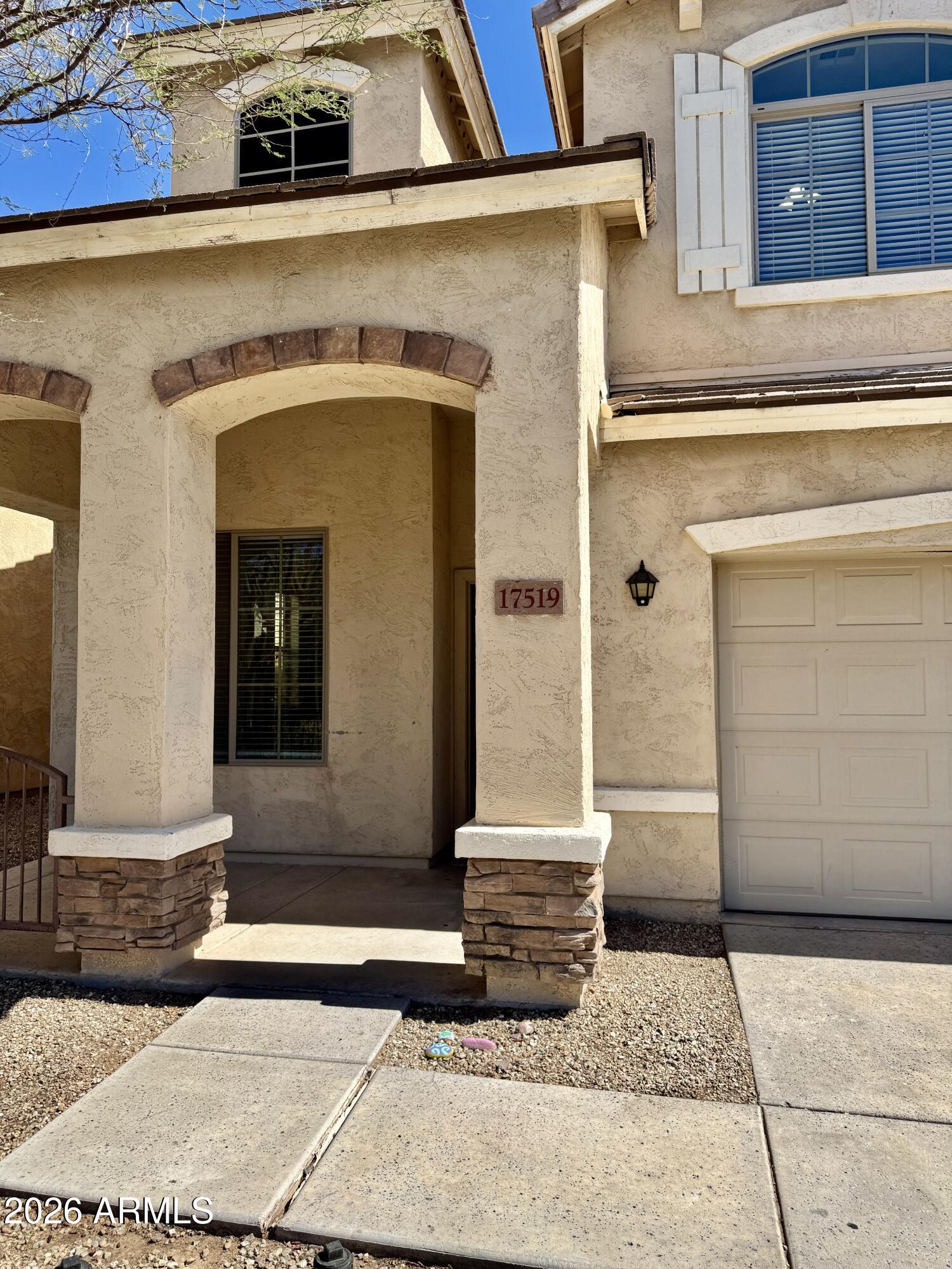 17519 W LISBON Lane