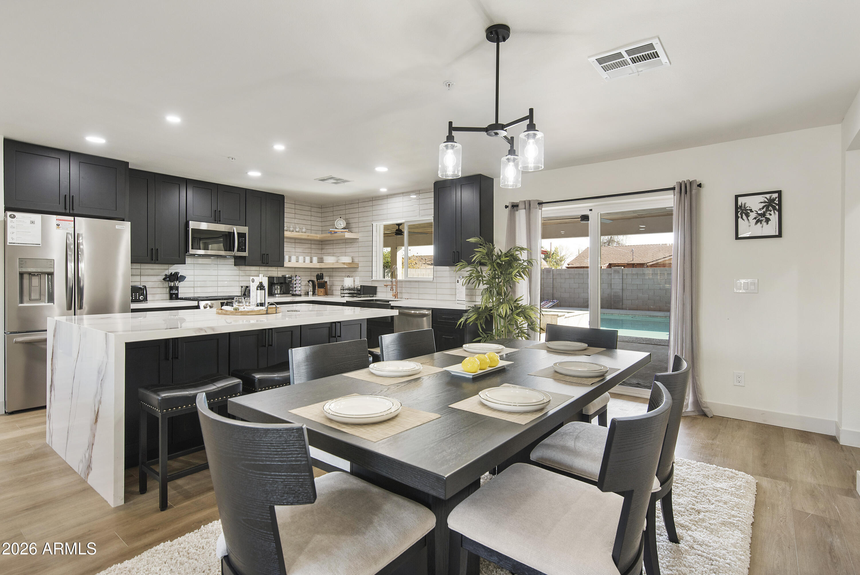 8419 E EDGEMONT Avenue