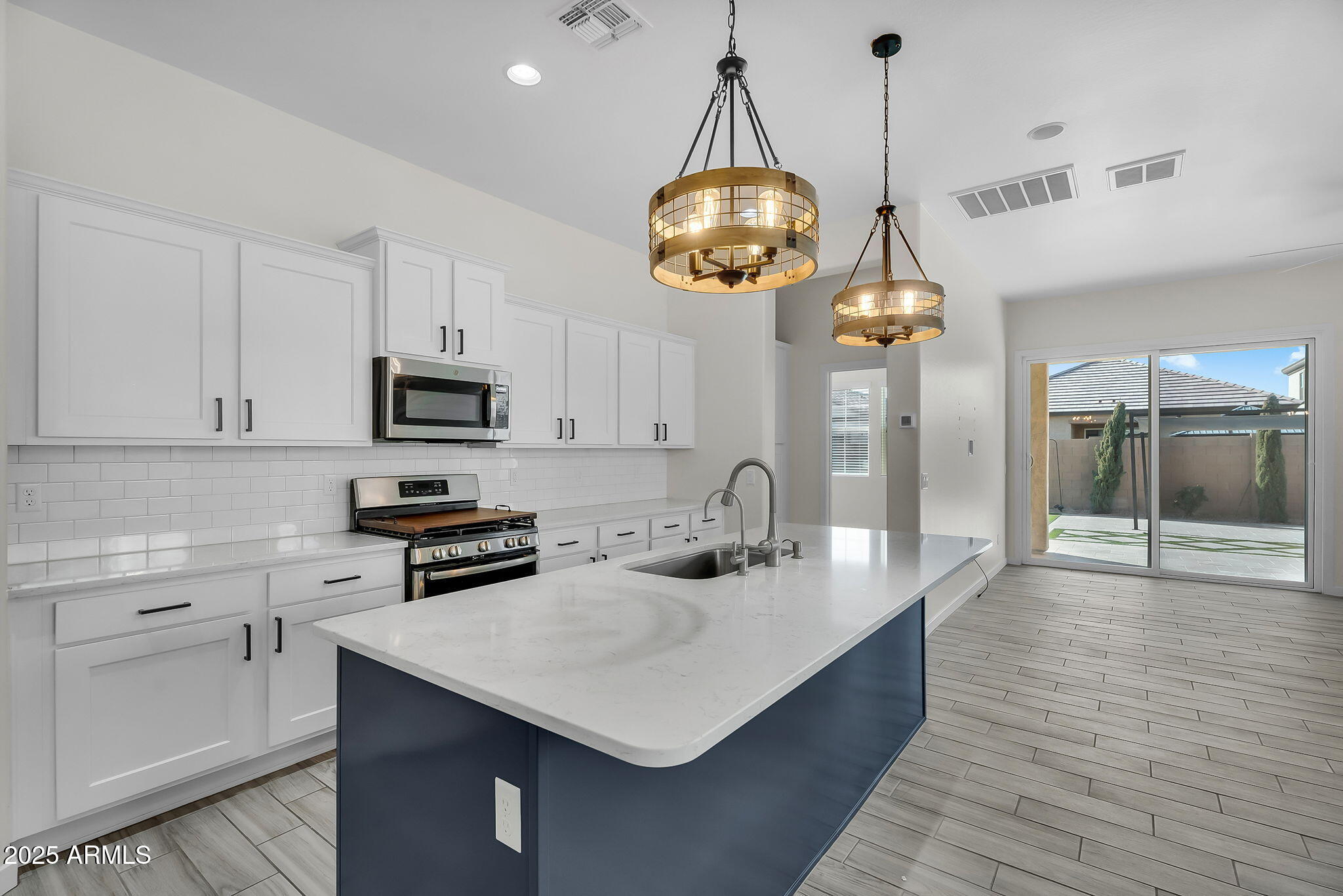 2716 S CHATSWORTH --