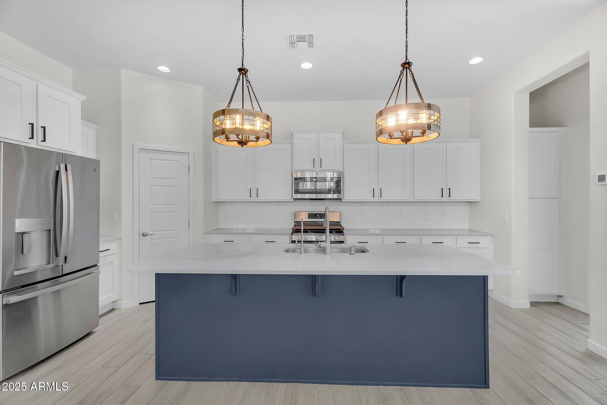 2716 S CHATSWORTH --