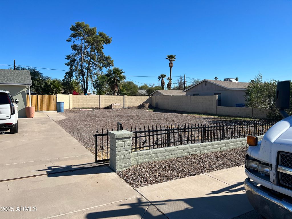 Photo of 1305 N Frances Street, Tempe, AZ 85288 (MLS # 6892474)