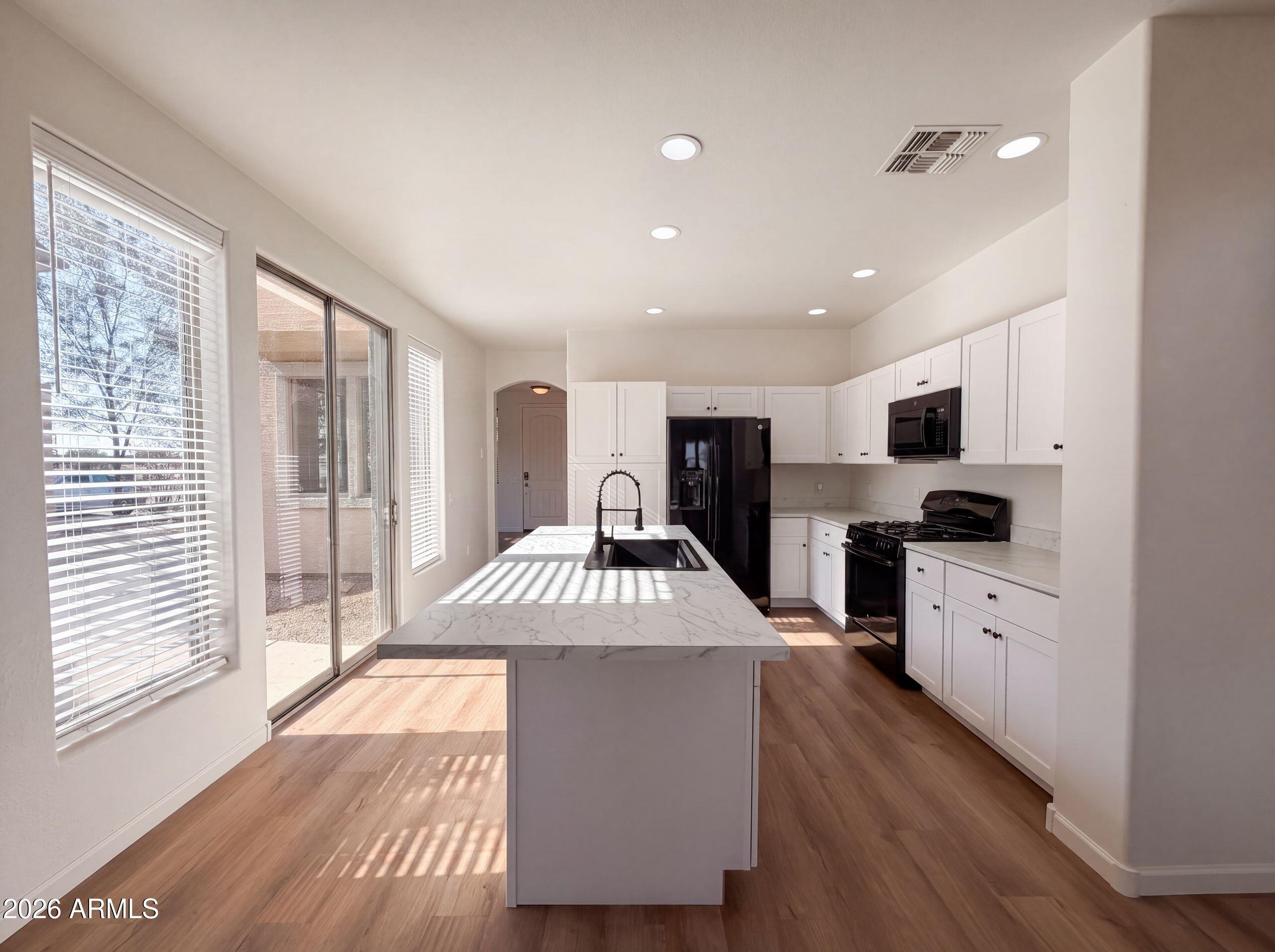1353 E COLORADO Loop