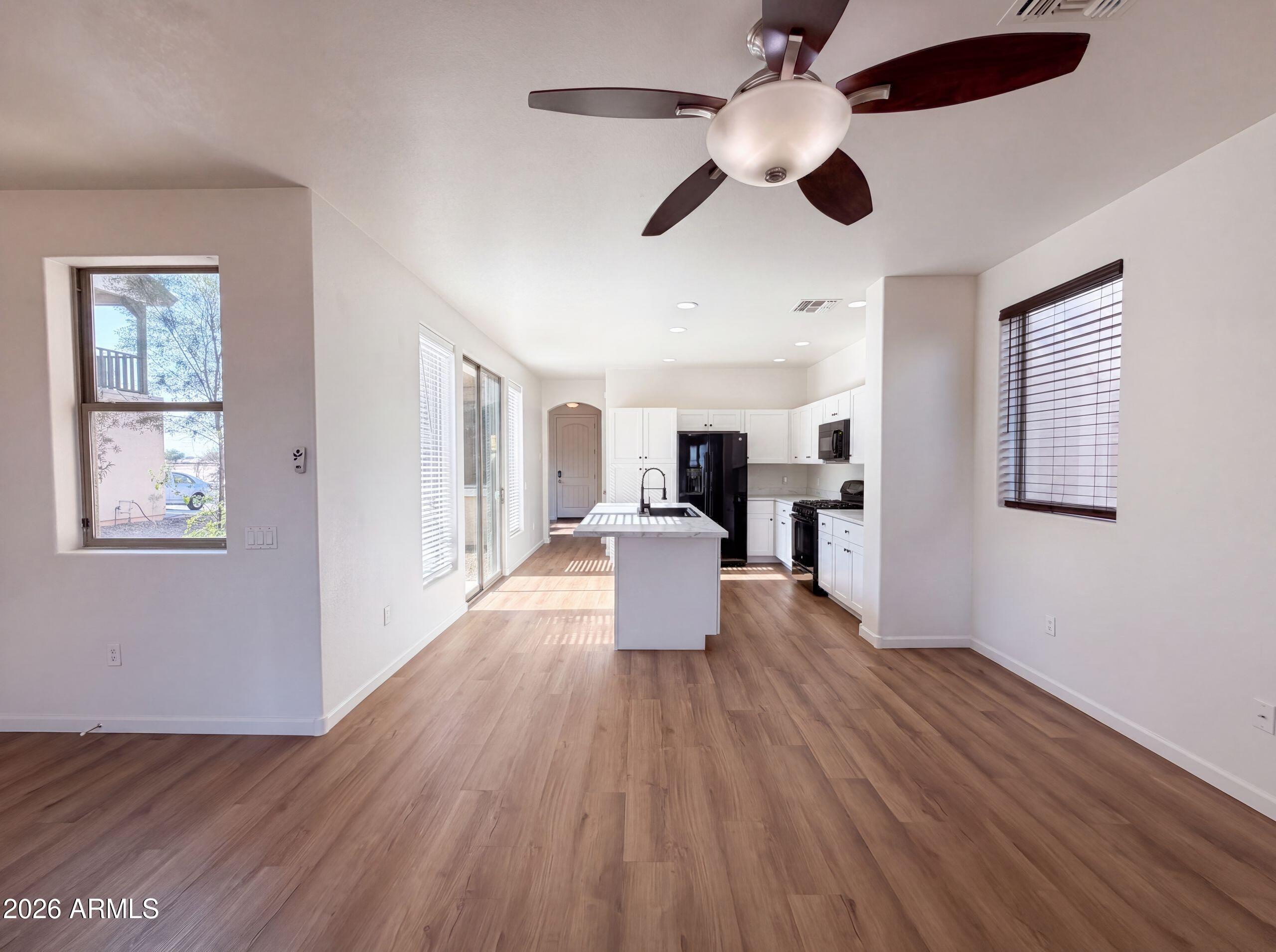 1353 E COLORADO Loop