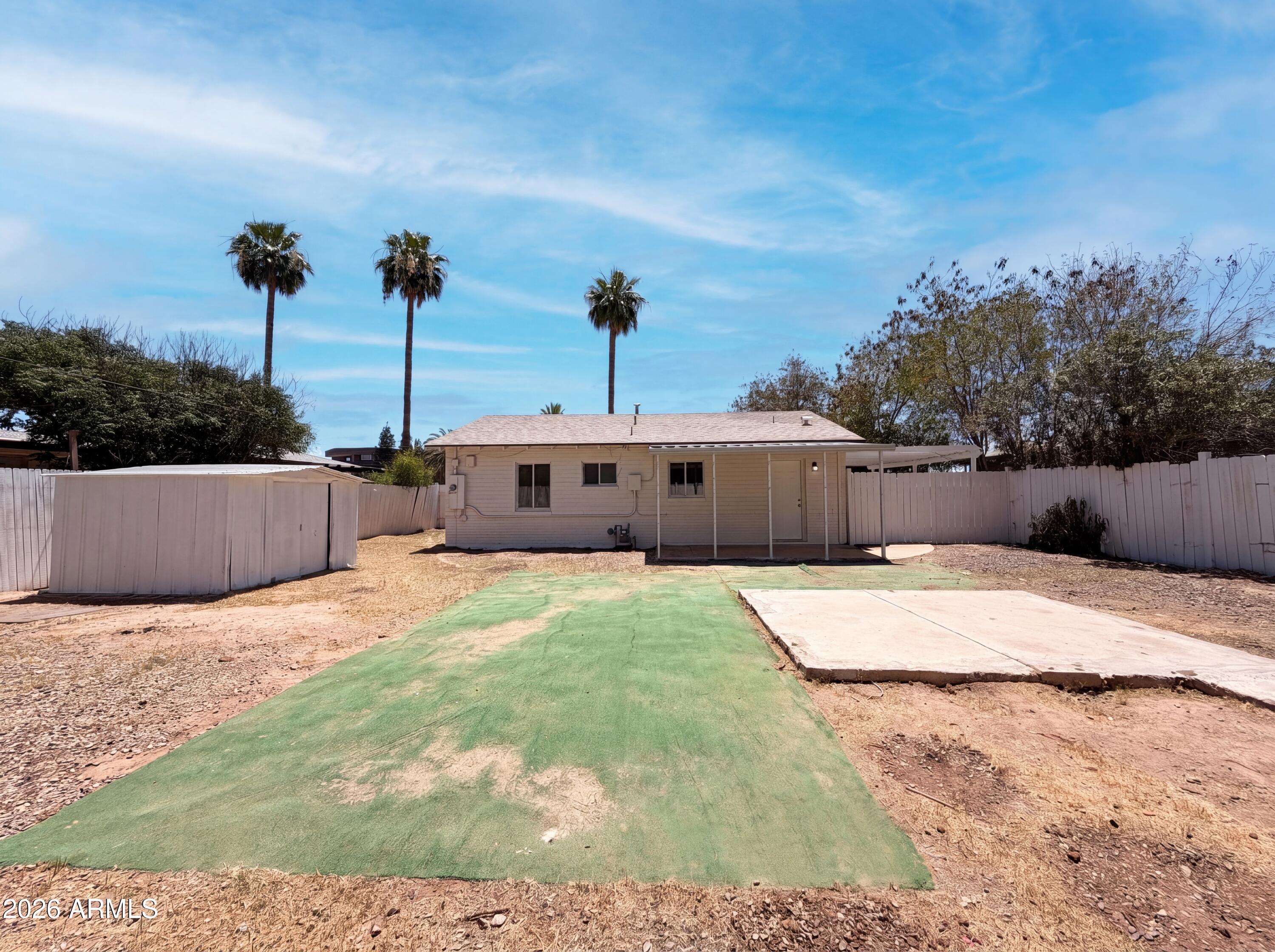 2042 W PASADENA Avenue