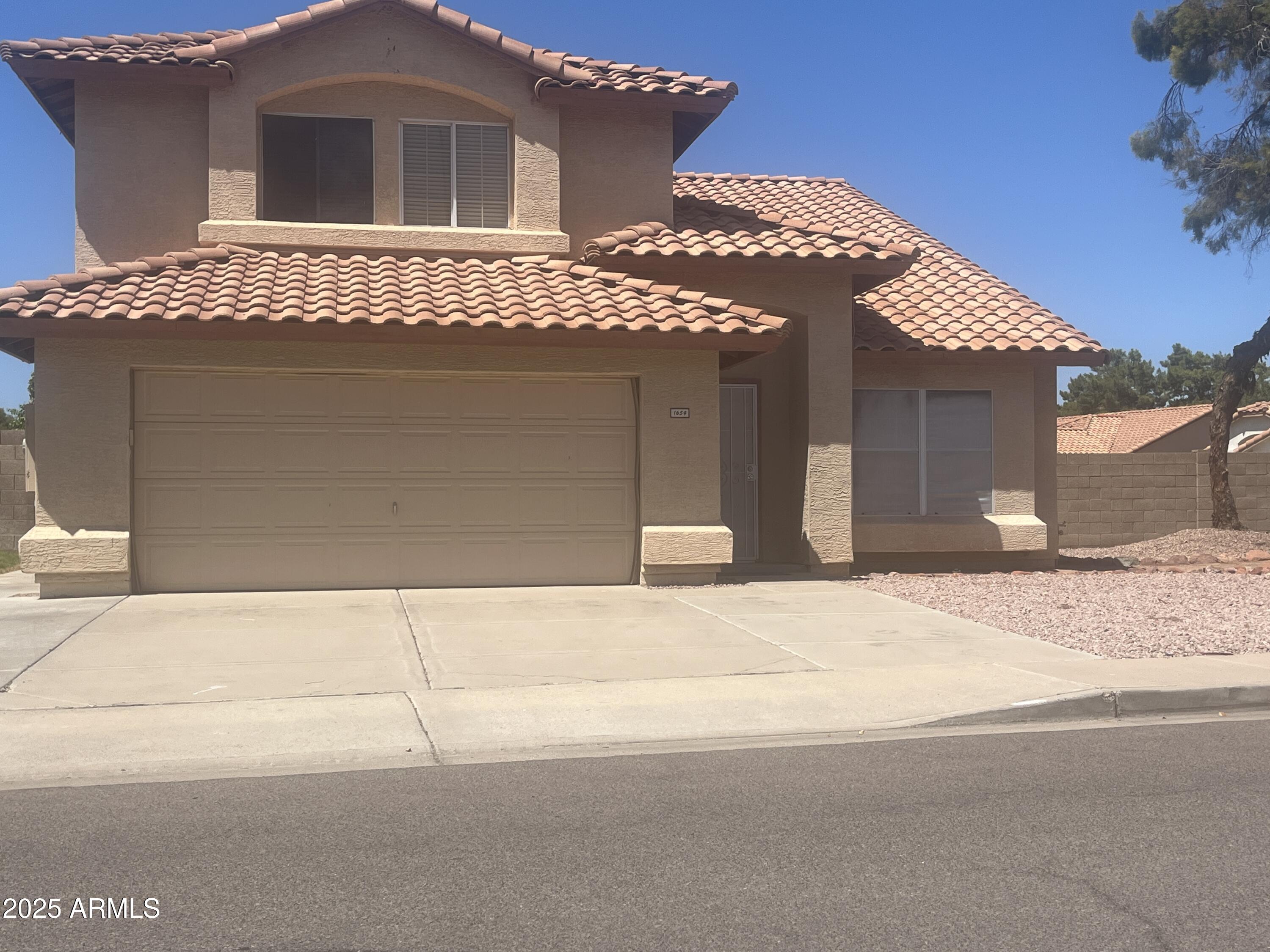 1654 W BOSTON Street