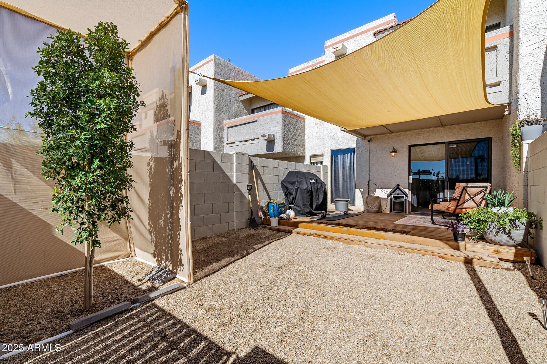 835 N GRANITE REEF Road 12