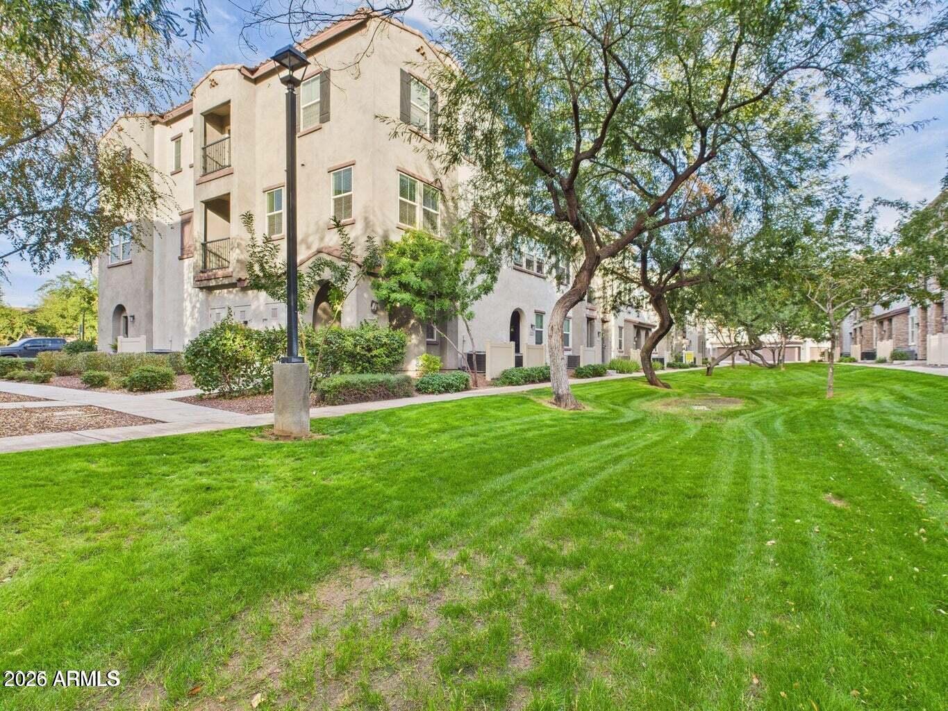 2367 E HUNTINGTON Drive