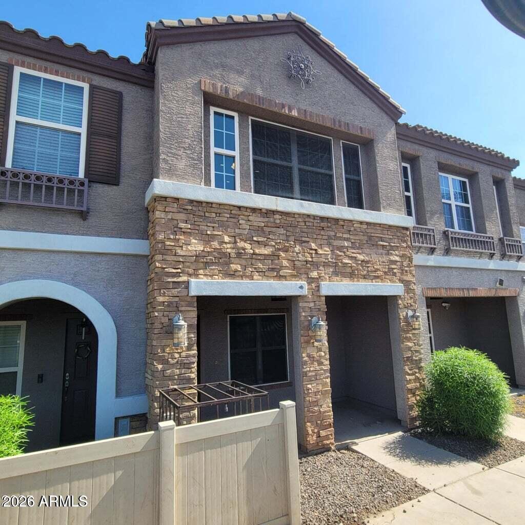 2367 E HUNTINGTON Drive