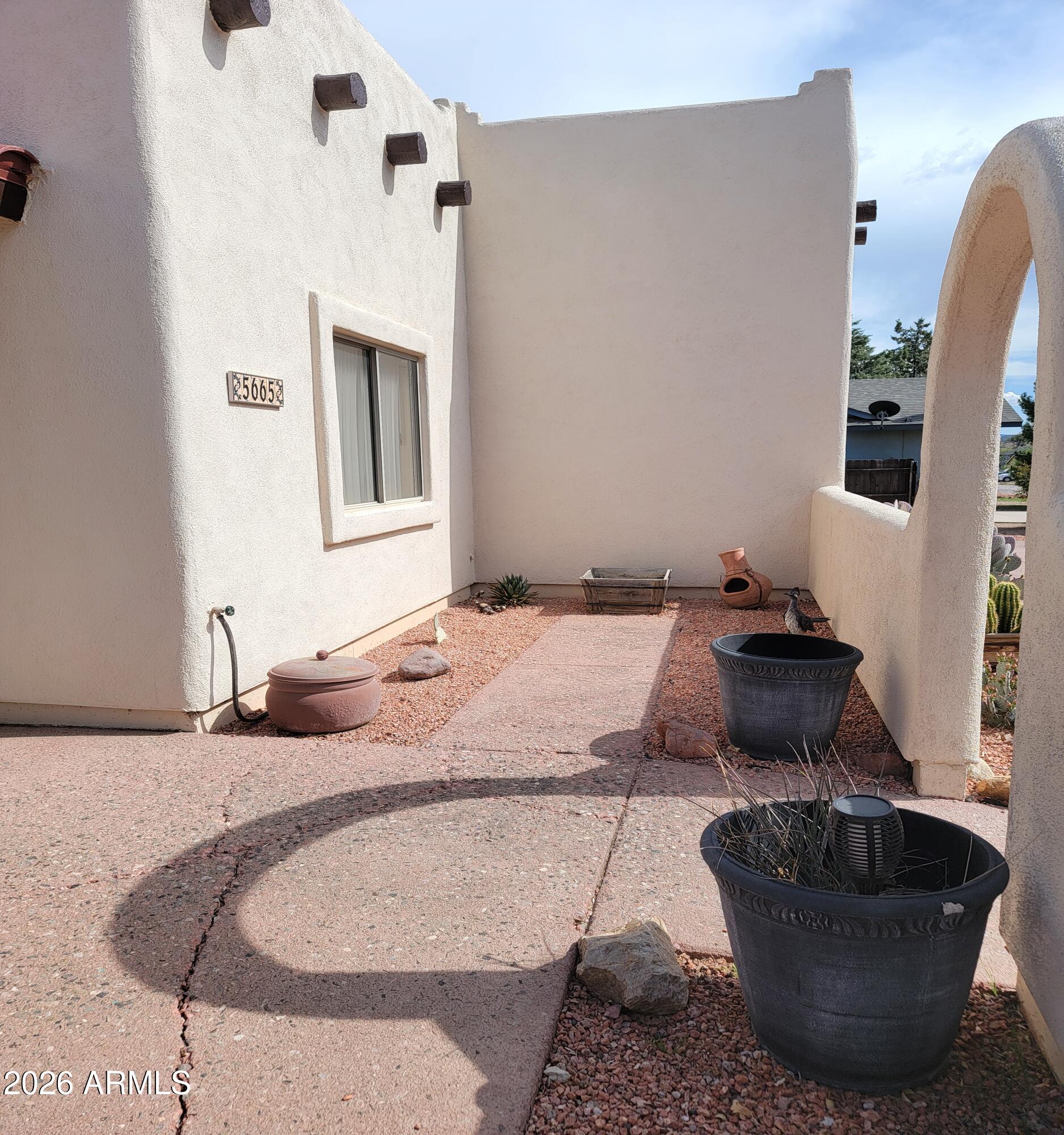 5665 N VICKI LN --