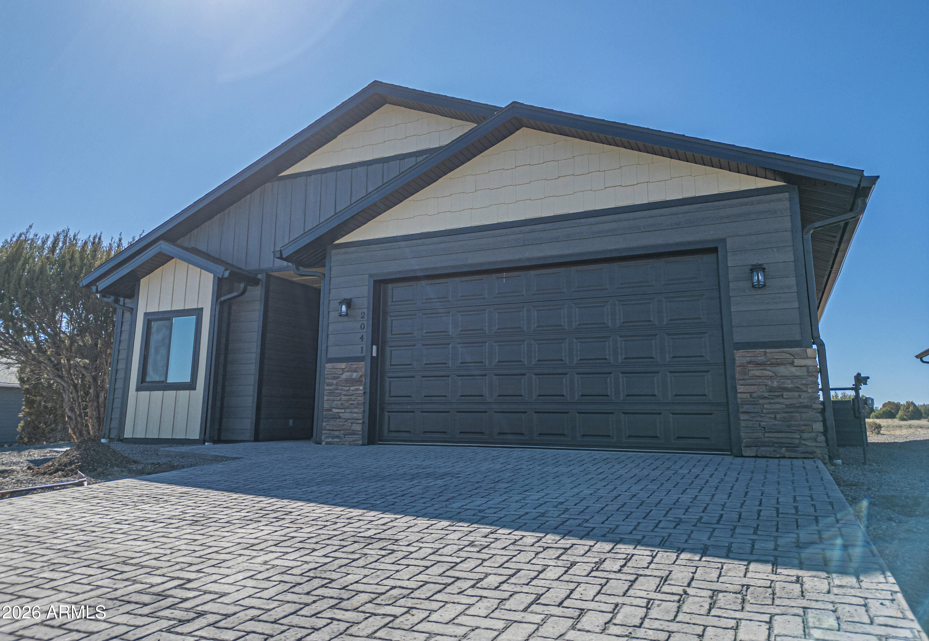 2041 E RIMSTONE Drive