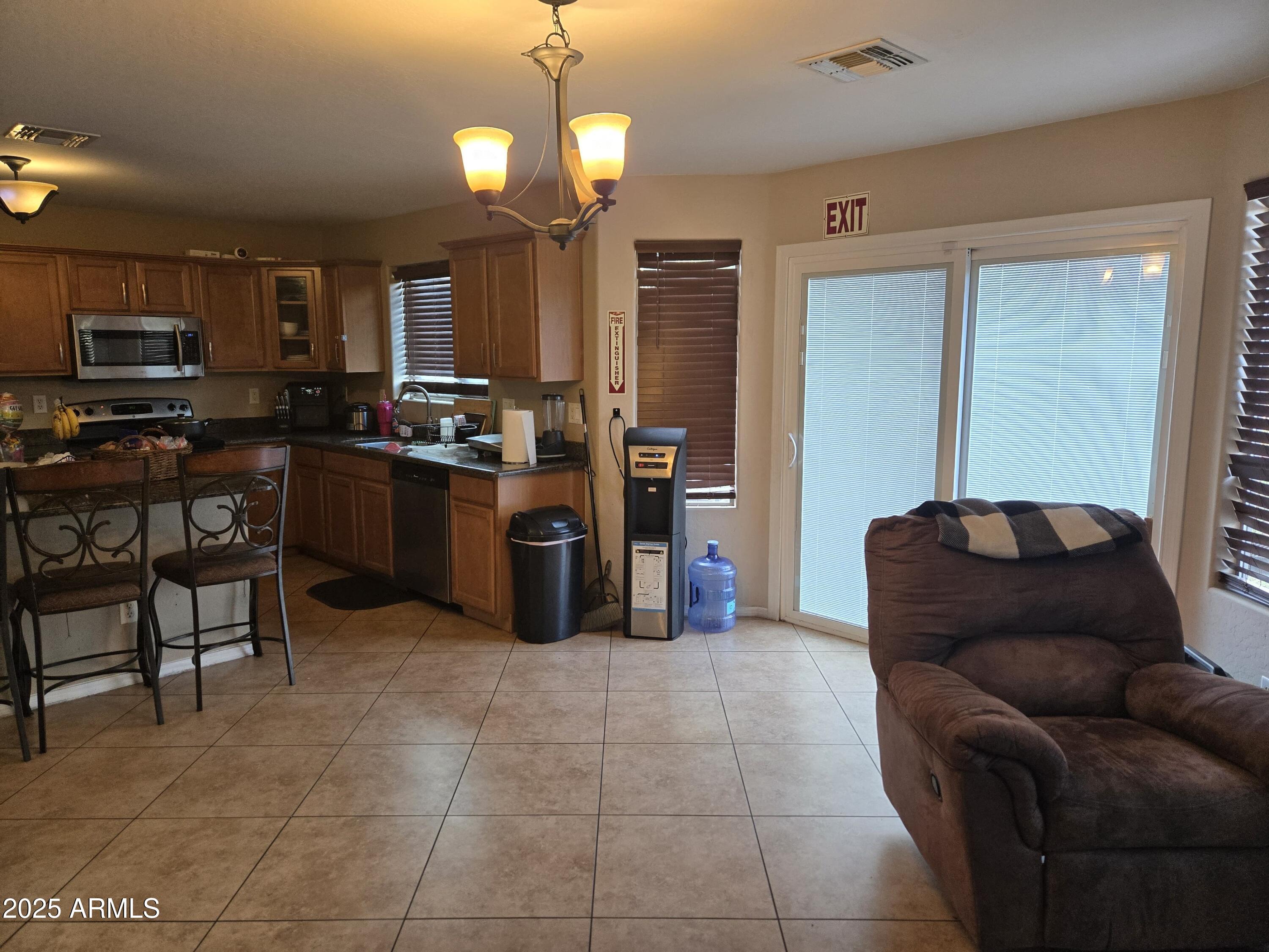 8814 W MAGNOLIA Street