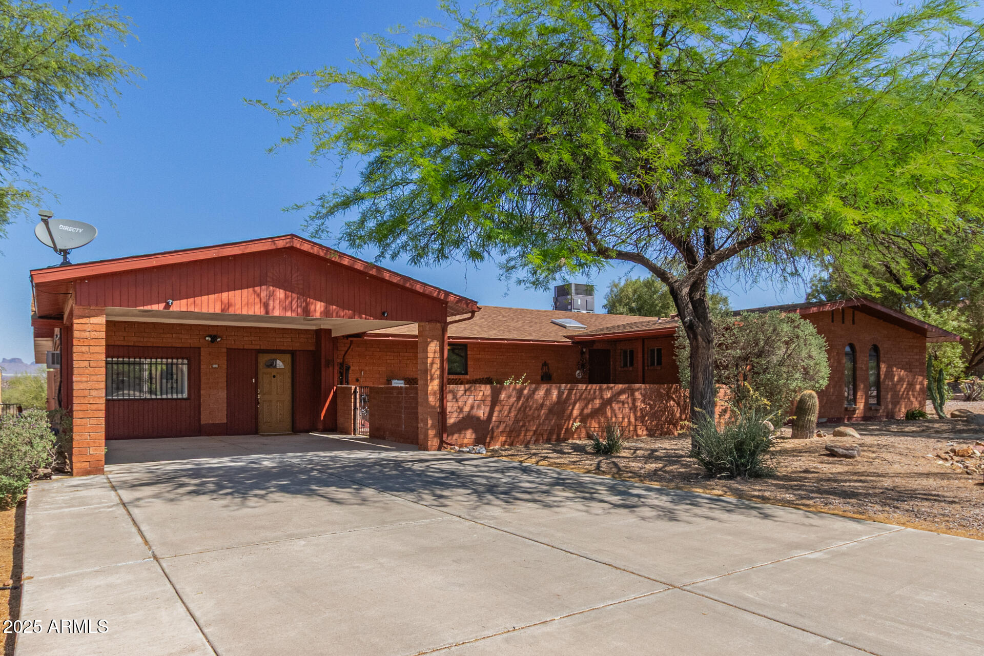 107 N JOHNSTON Drive