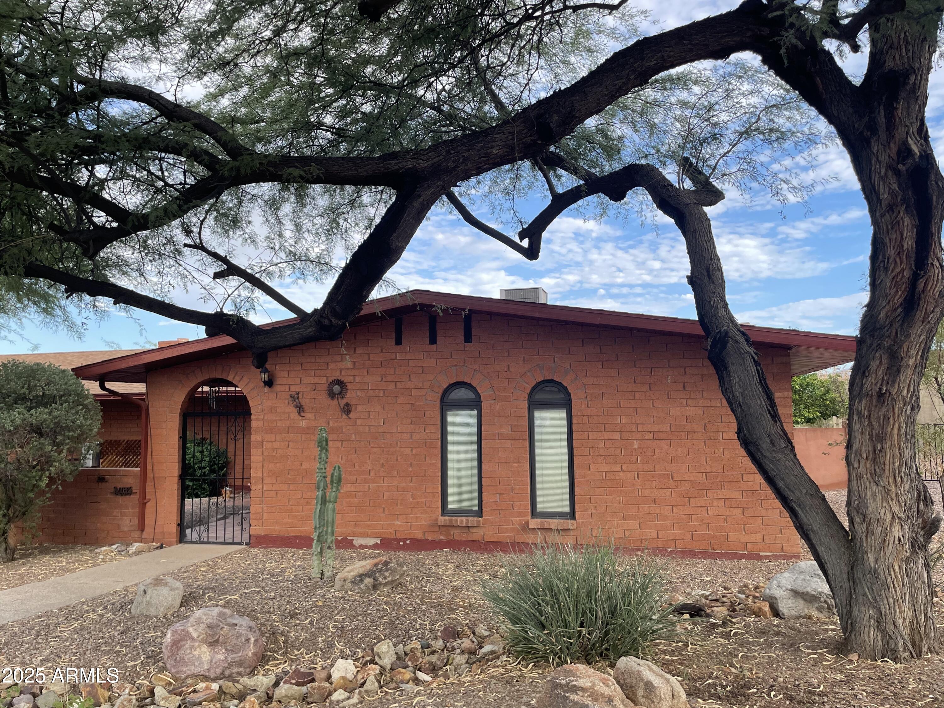 107 N JOHNSTON Drive