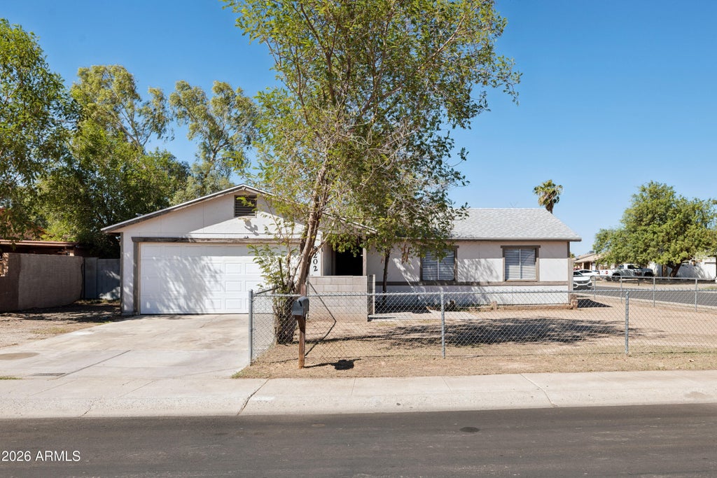 Photo of 8202 W Highland Avenue, Phoenix, AZ 85033 (MLS # 7091512)