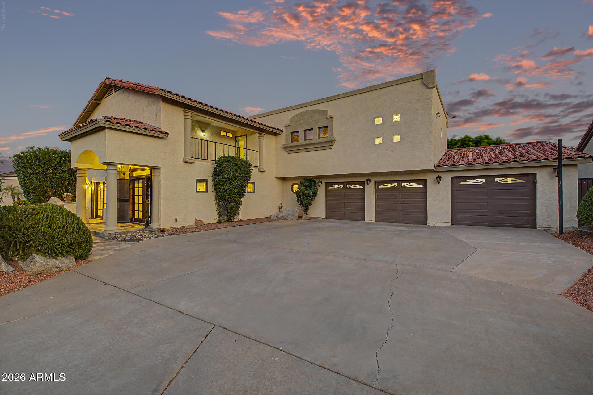 3011 E WINCHCOMB Drive