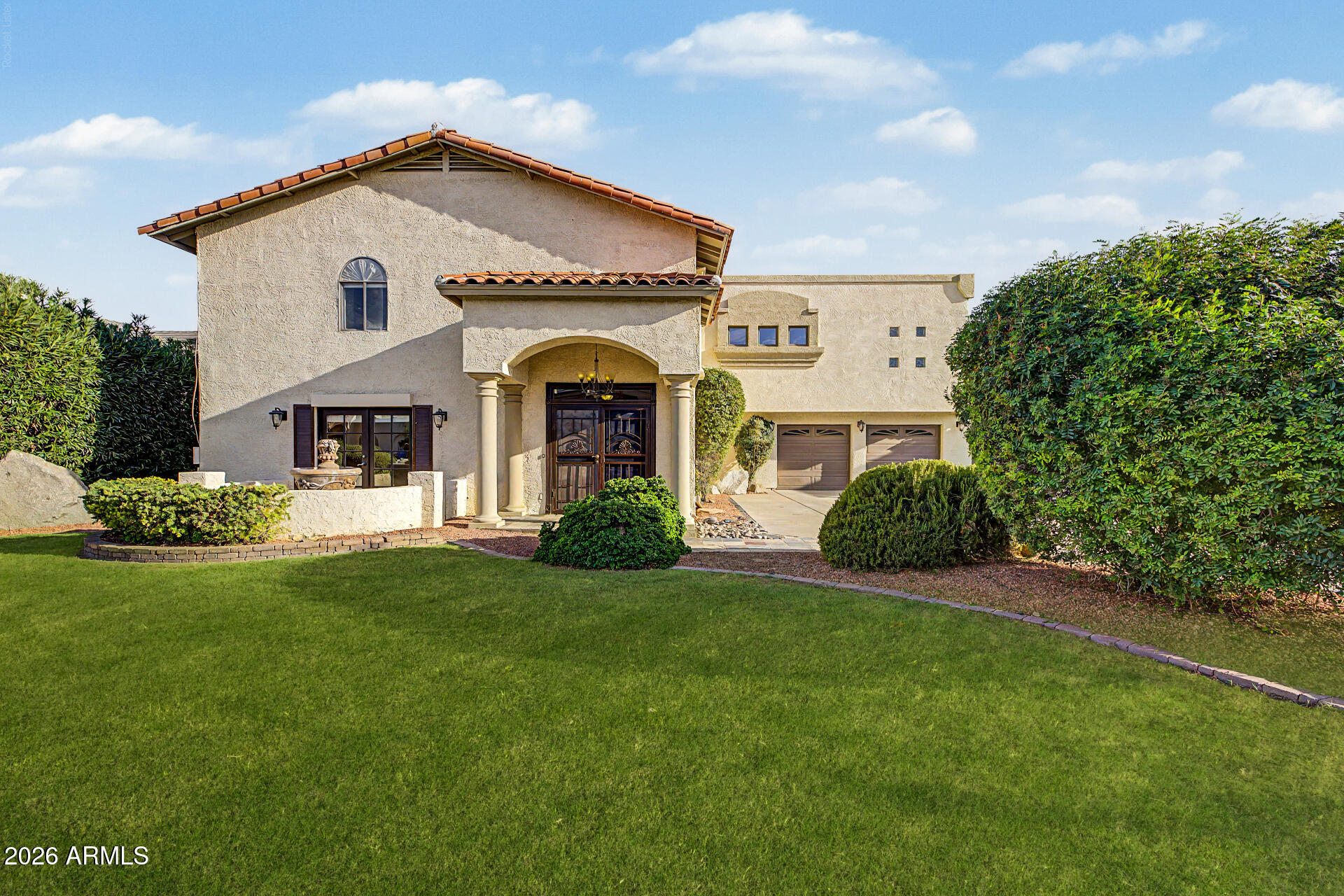 3011 E WINCHCOMB Drive