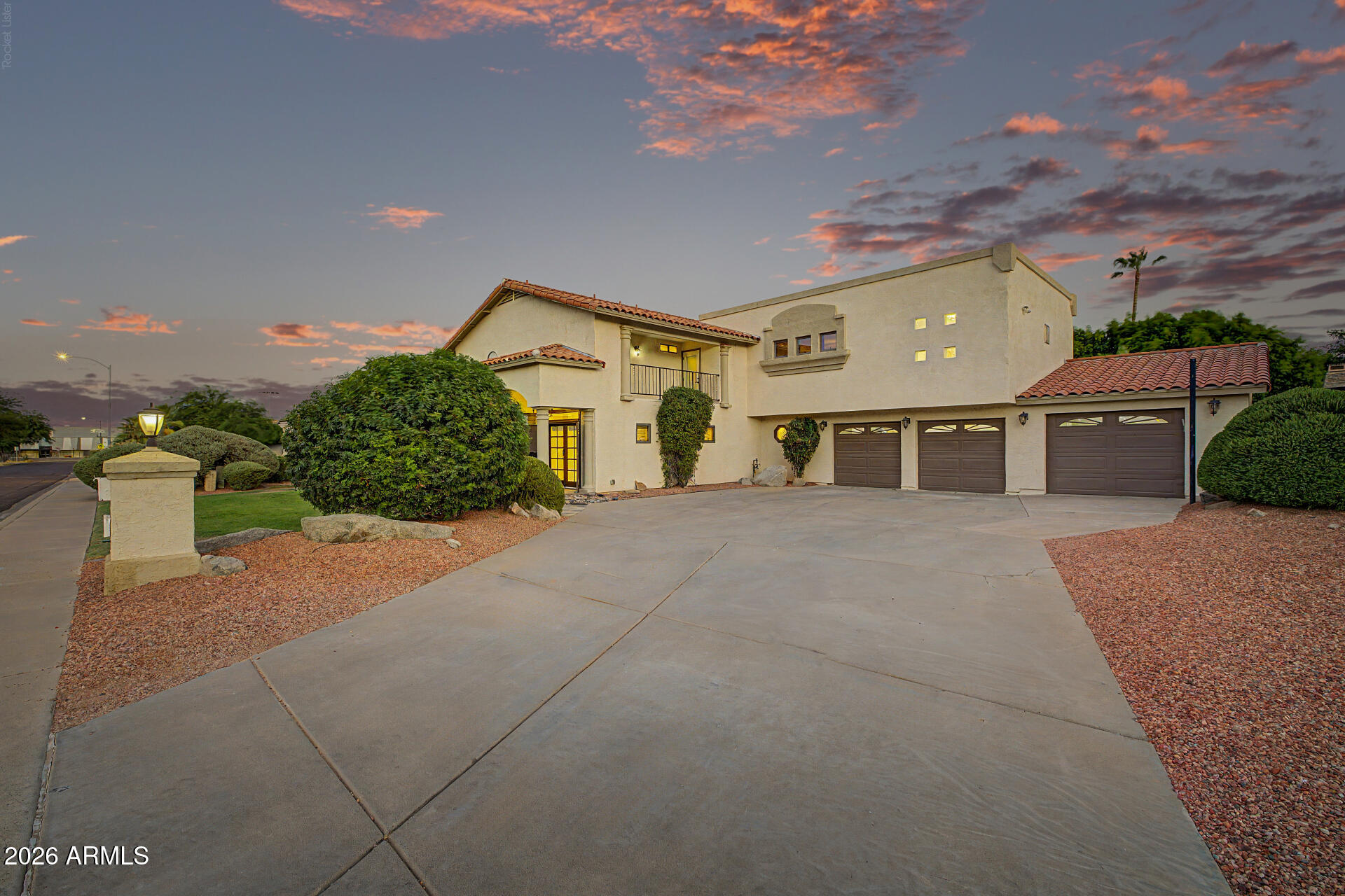 3011 E WINCHCOMB Drive