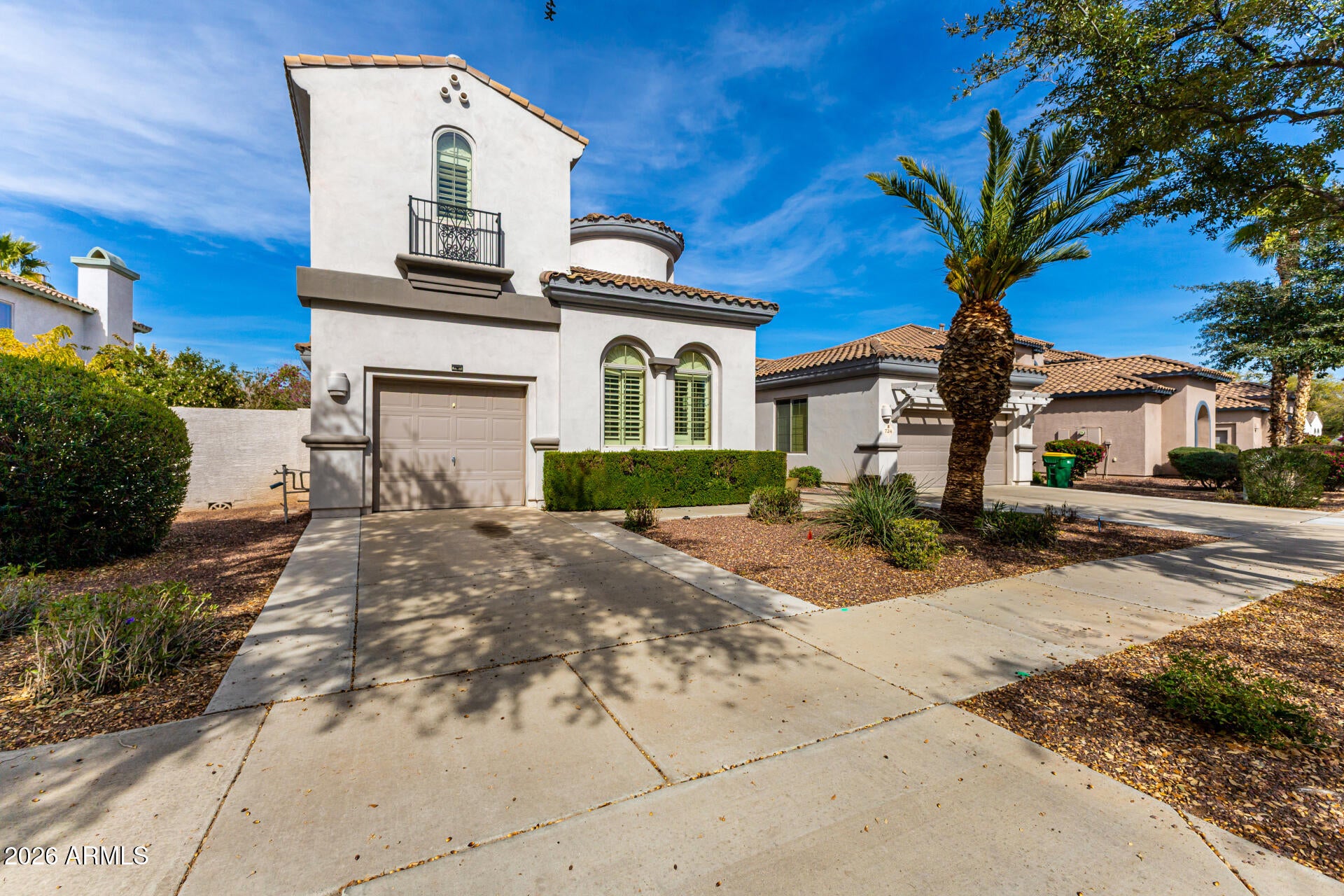 724 W MESQUITE Lane