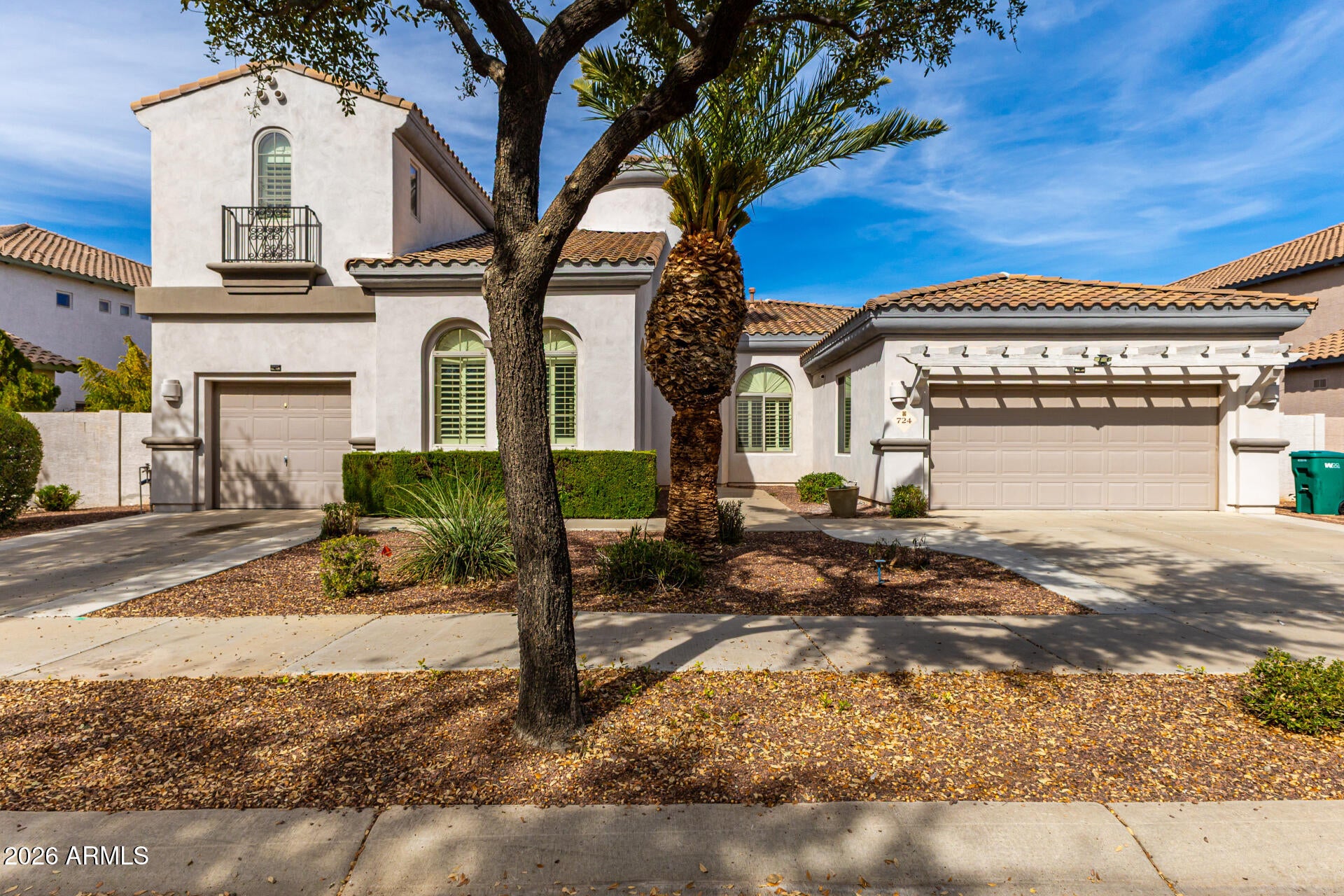 724 W MESQUITE Lane