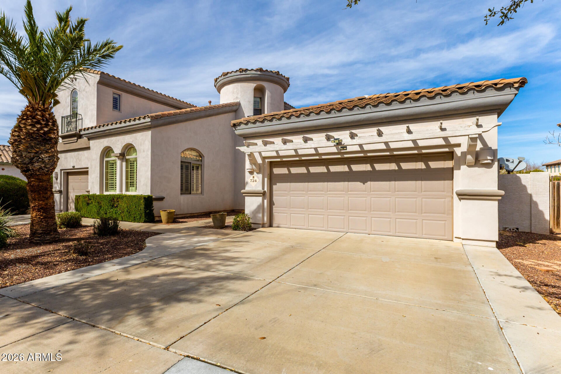 724 W MESQUITE Lane