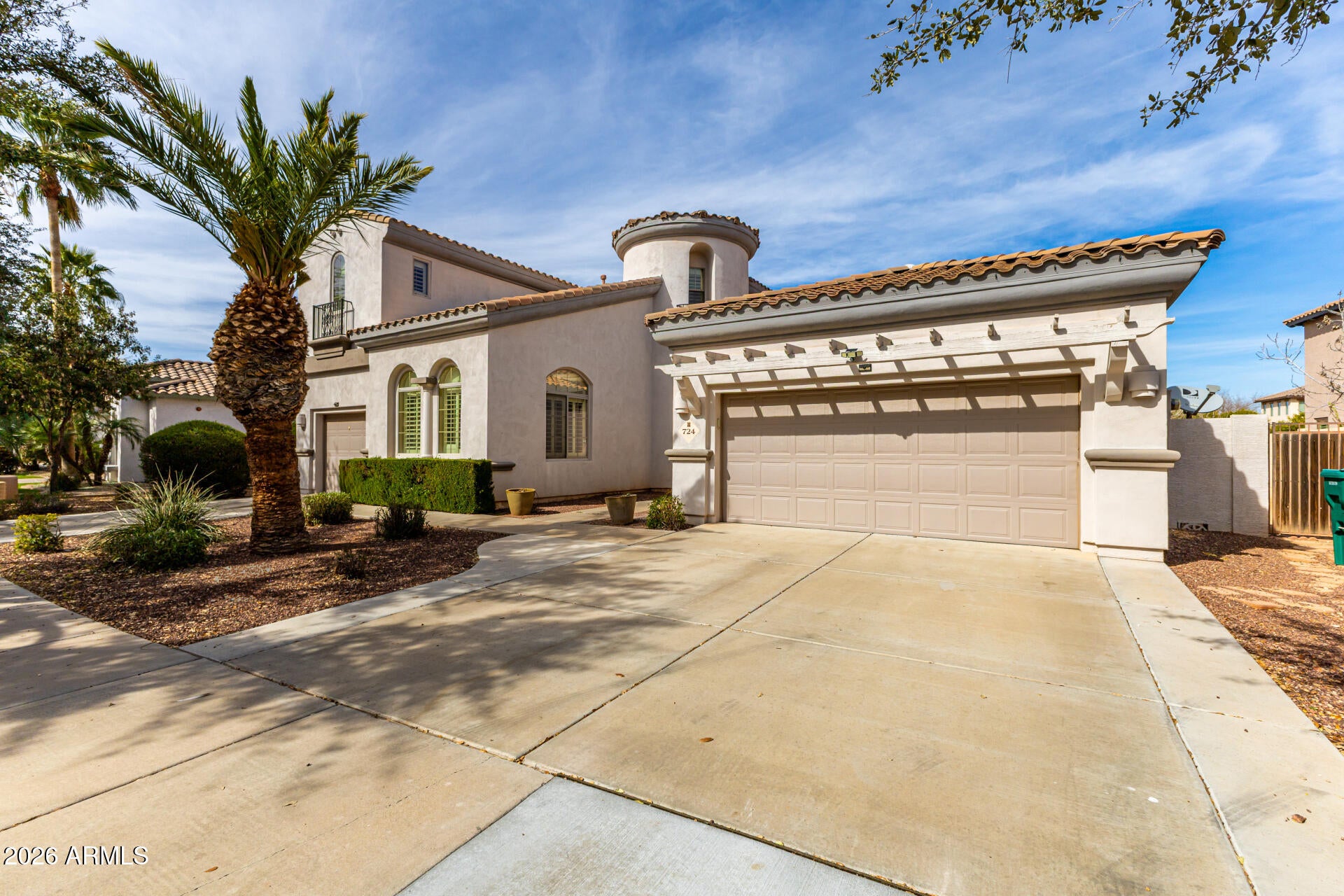 724 W MESQUITE Lane