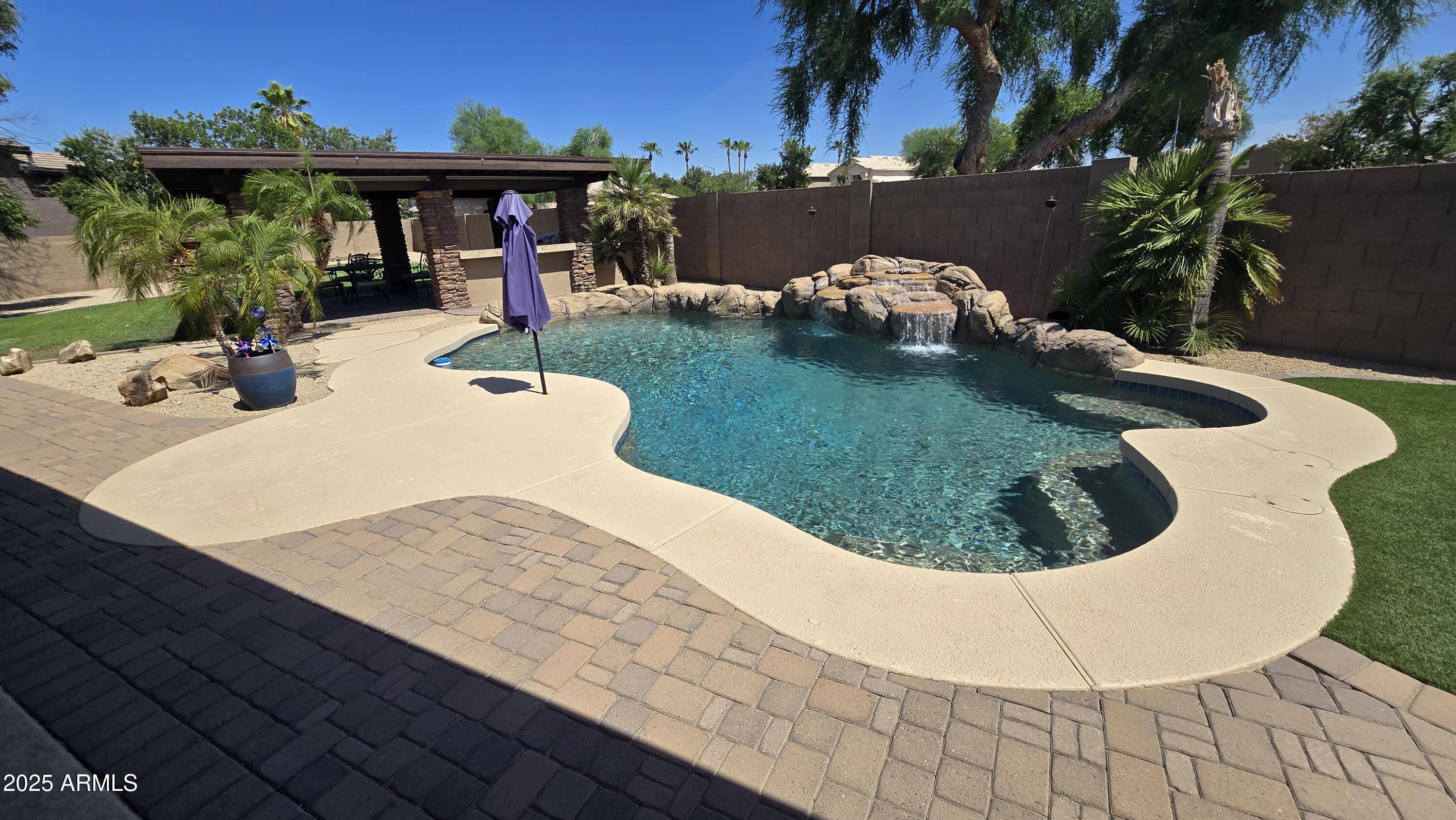 8421 W MELINDA Lane