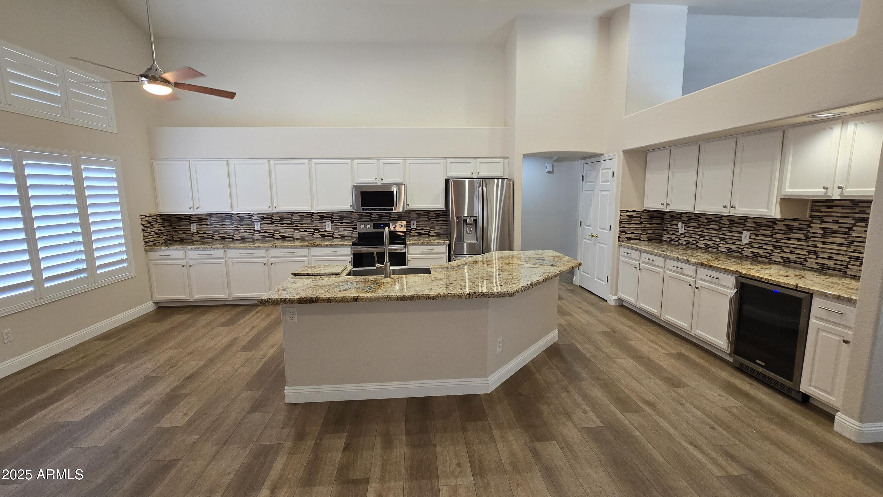 8421 W MELINDA Lane