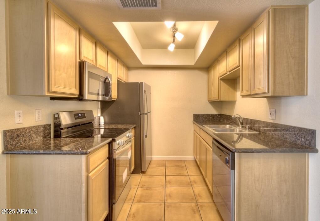 740 W Elm Street 214