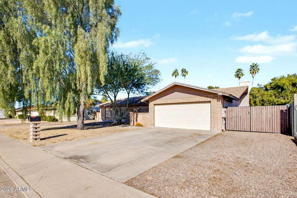 Photo of 3810 W Campo Bello Drive, Glendale, AZ 85308 (MLS # 6968205)