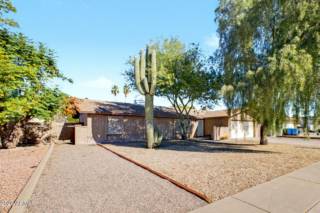 Photo of 3810 W Campo Bello Drive, Glendale, AZ 85308 (MLS # 6968205)