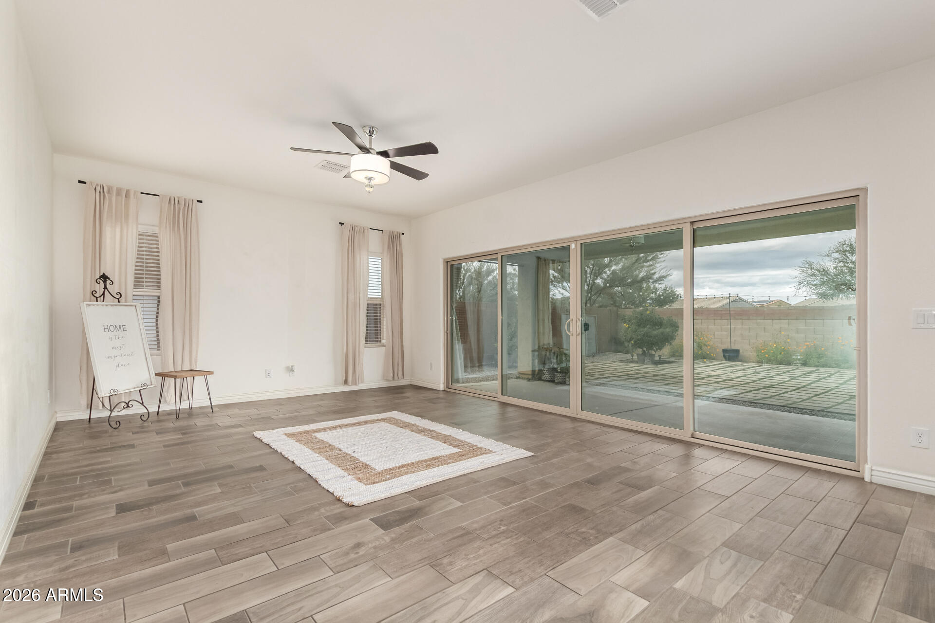 2756 E HICKORY Street