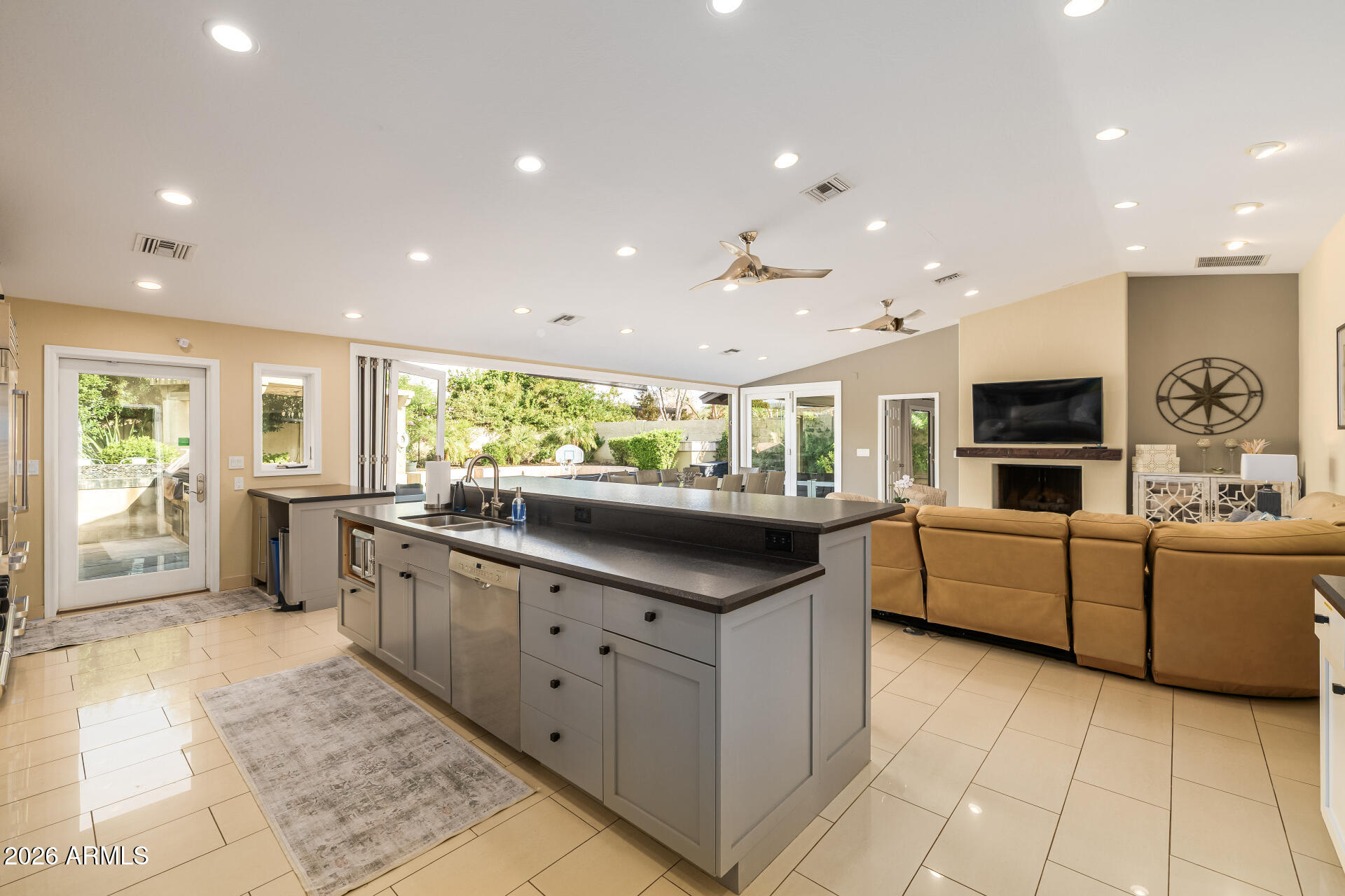 5402 E LAUREL Lane