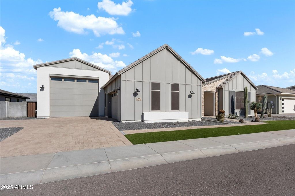 Photo of 1270 E Lynx Way, Gilbert, AZ 85298 (MLS # 6959223)