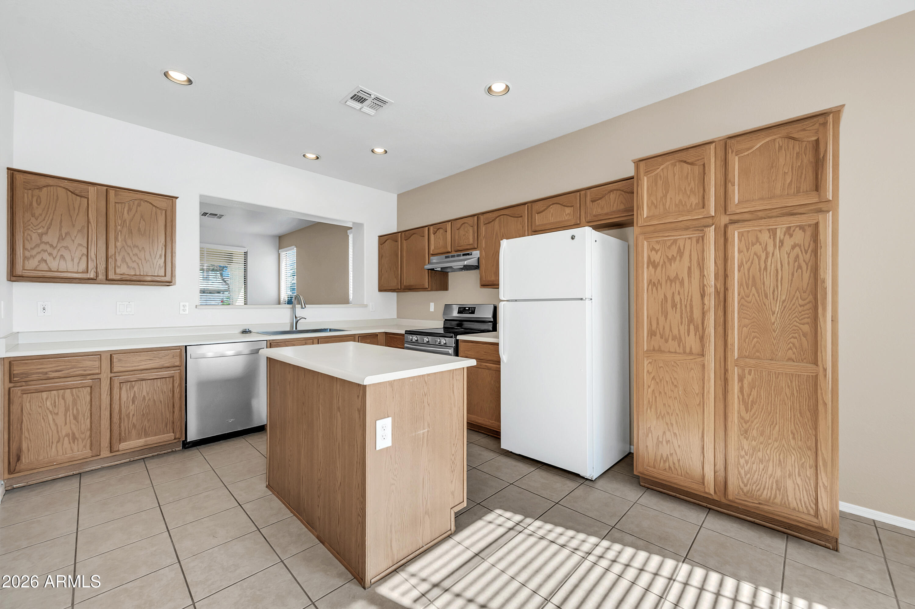 2720 E CARLA VISTA Drive