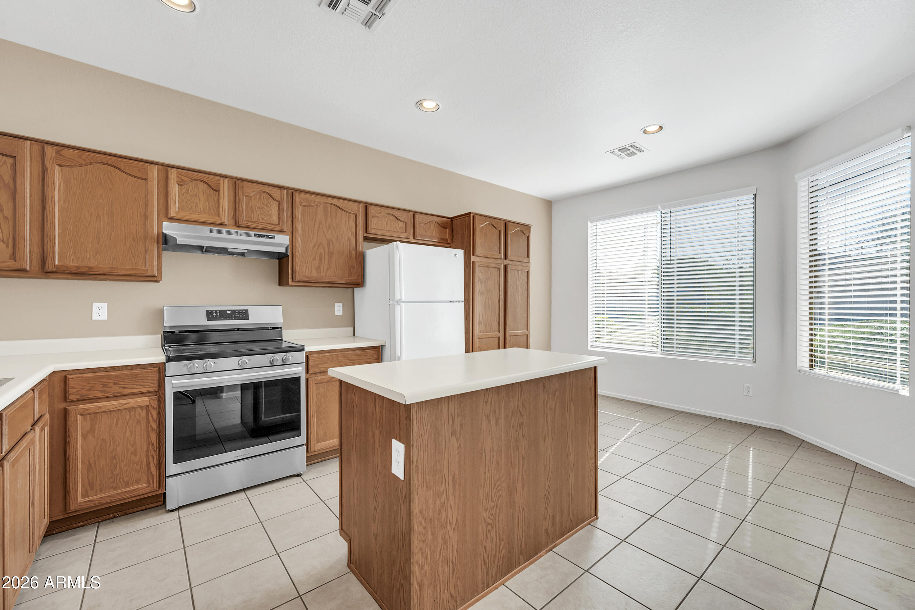 2720 E CARLA VISTA Drive